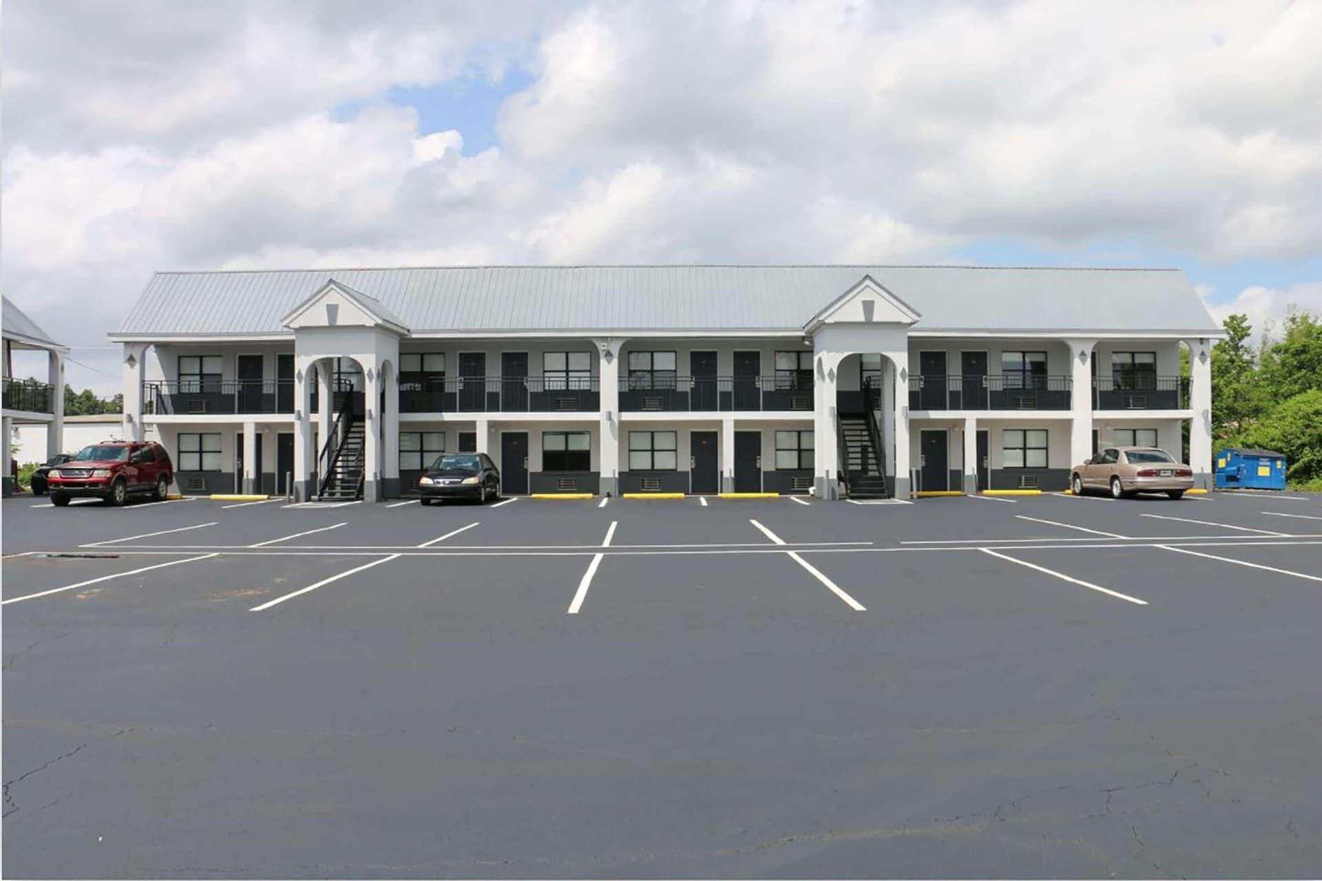 Travelodge by Wyndham Calhoun South I-75 featured exterior or lobby in Calhoun, GA — similar hotel