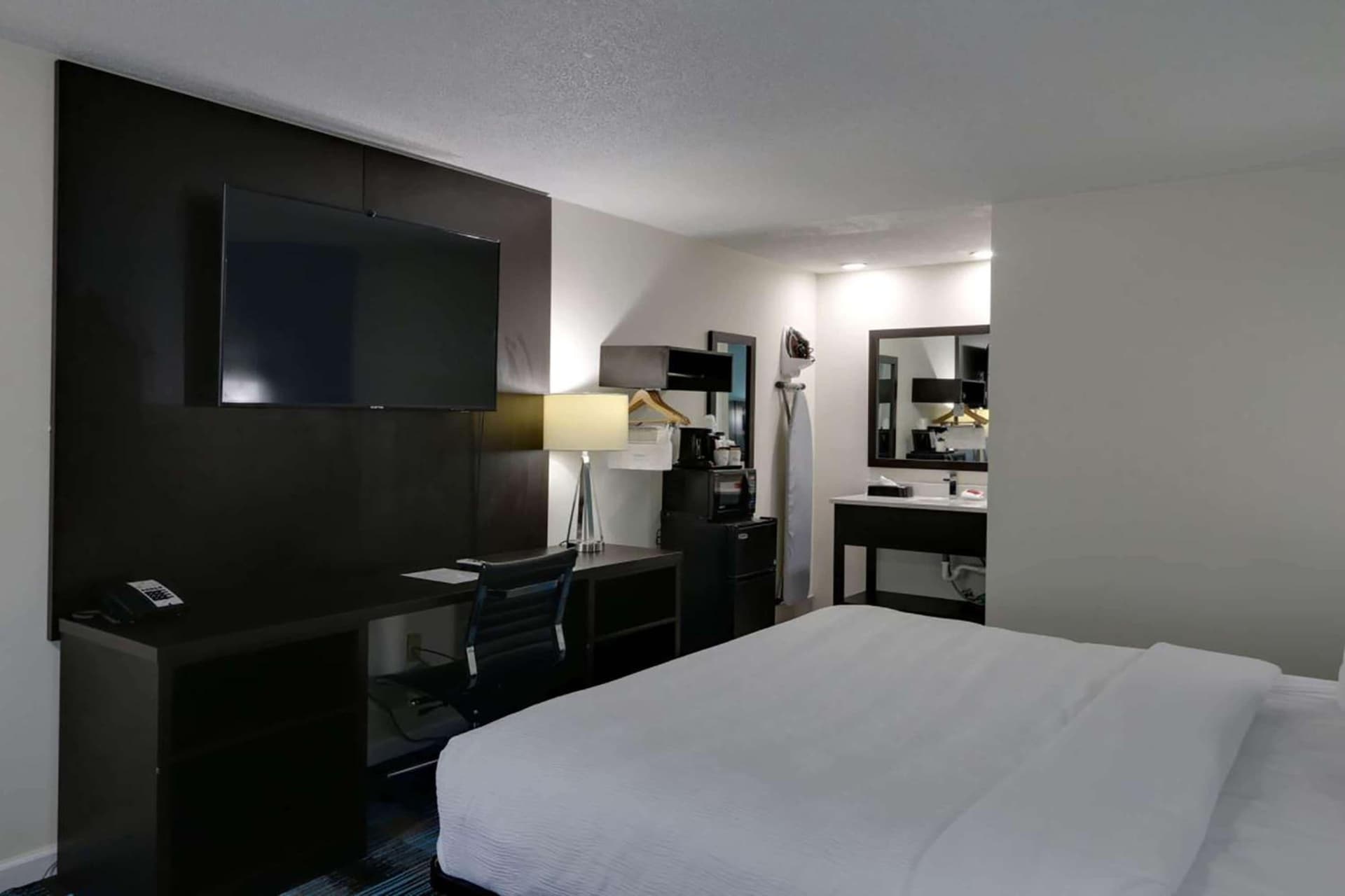 Travelodge by Wyndham Calhoun South I-75 interior in Calhoun, GA — gallery photo 2