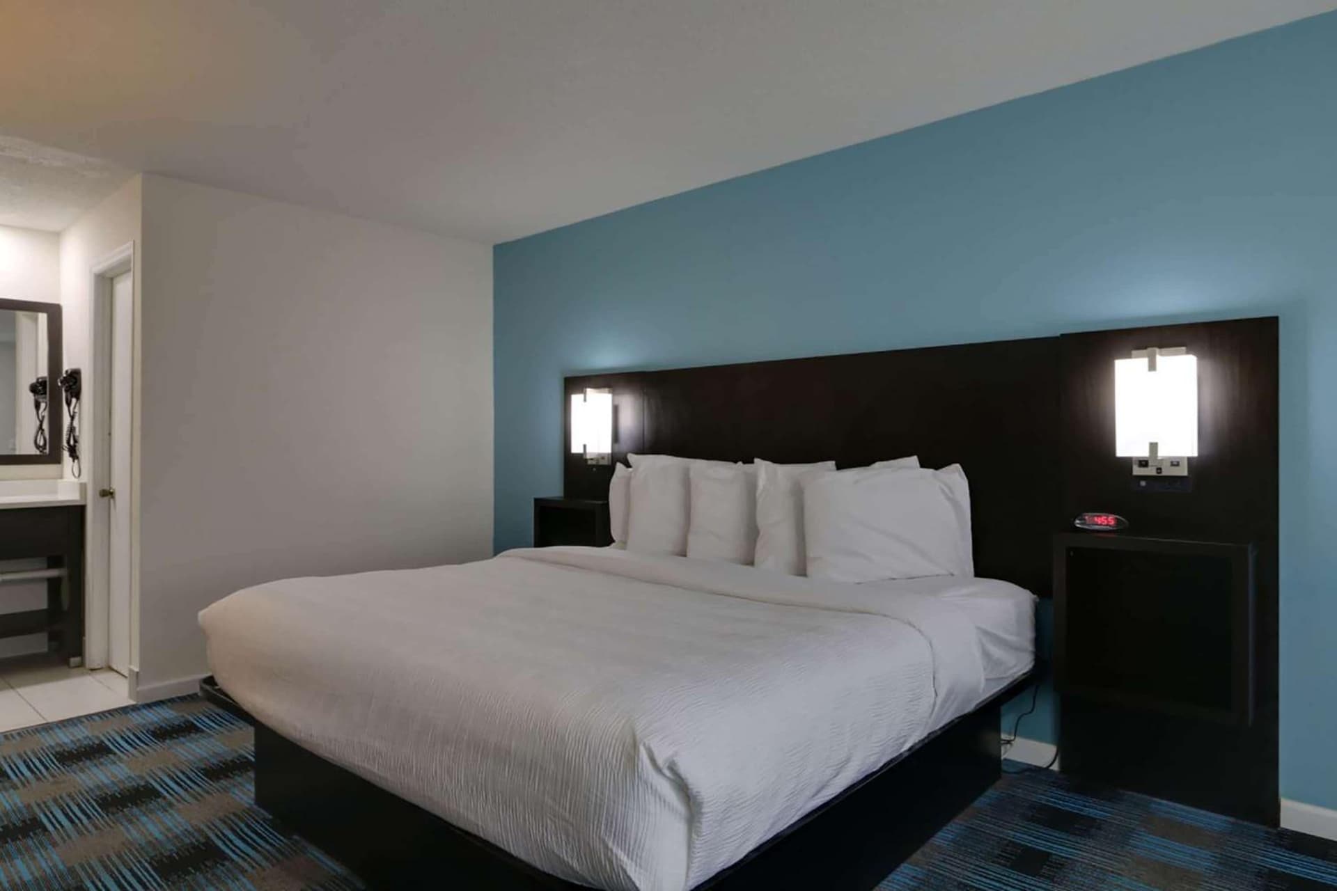 Travelodge by Wyndham Calhoun South I-75 property views in Calhoun, GA — gallery photo 3