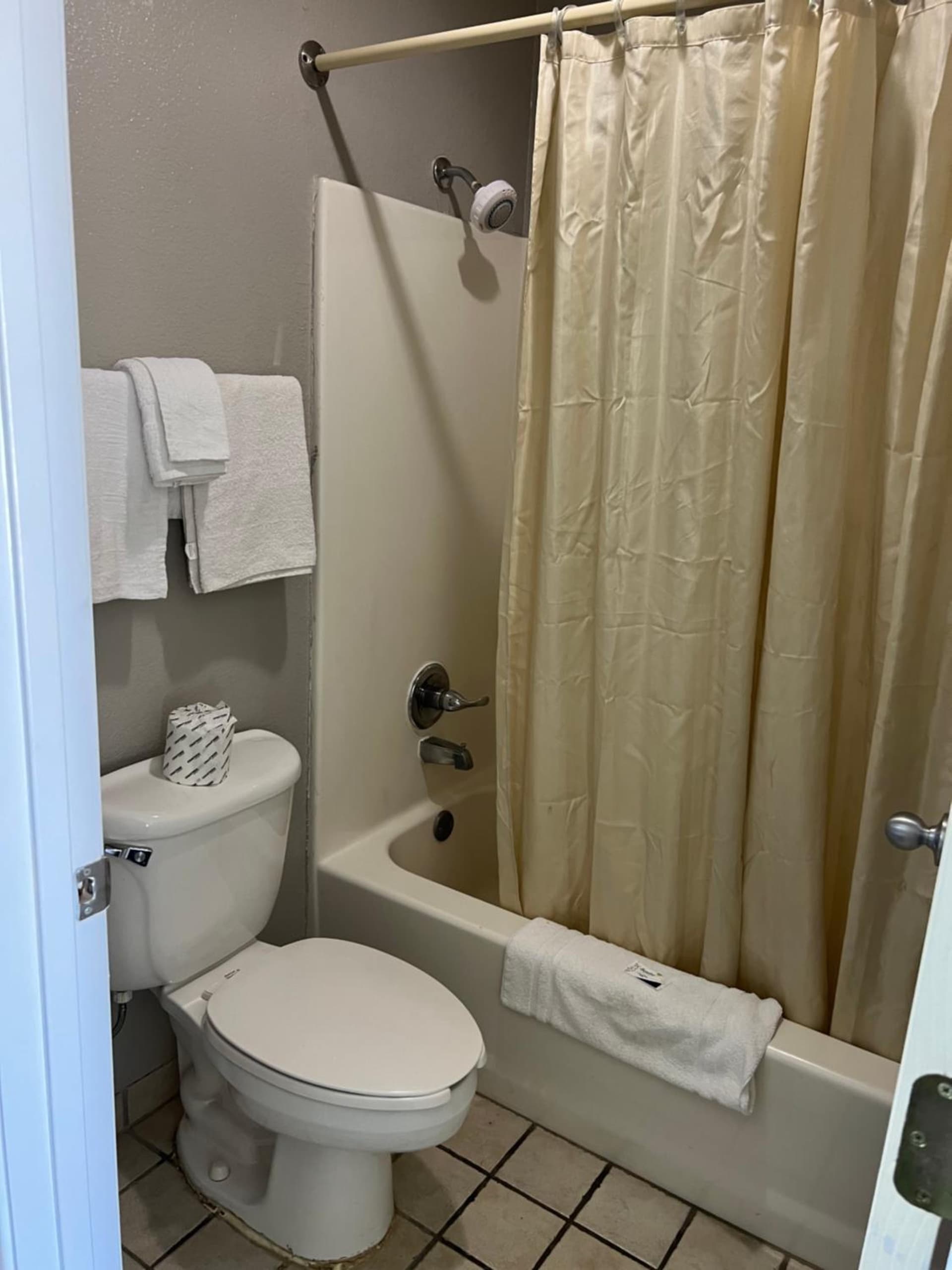 COUNTRY INN MOTEL interior in San Antonio, TX — gallery photo 2