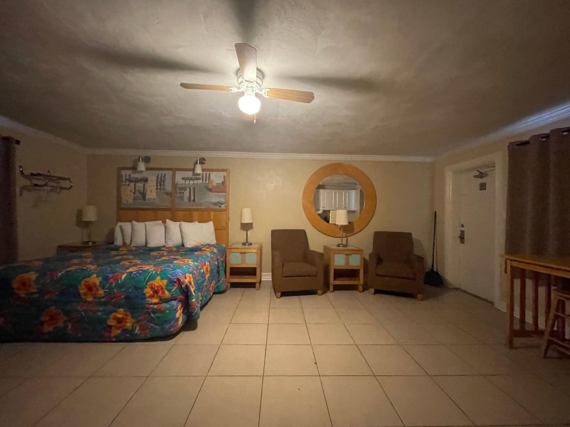Sea Vista Motel interior in New Smyrna Beach, FL — gallery photo 2