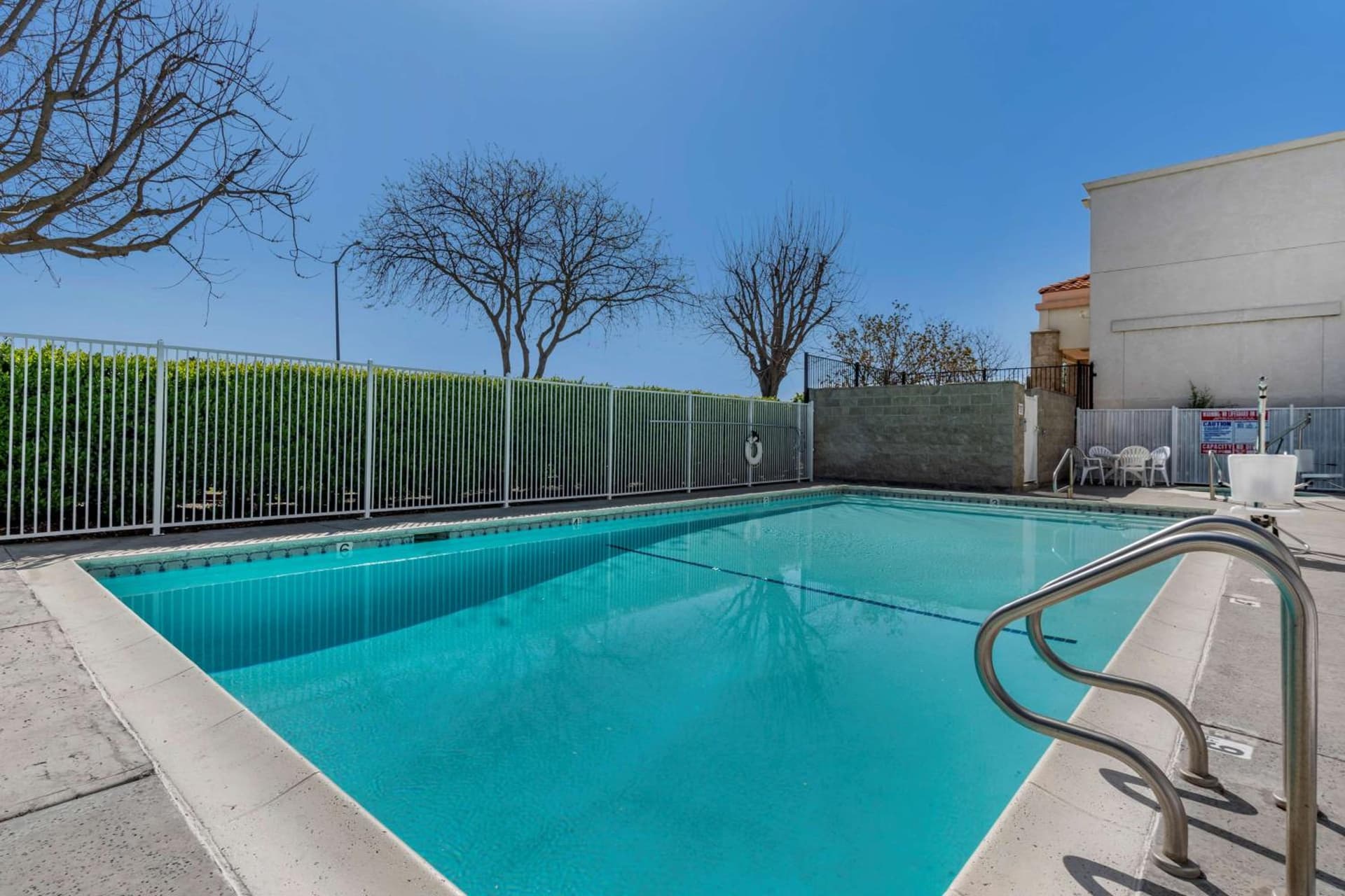 Best Western Luxury Inn interior in Tracy, CA — gallery photo 2