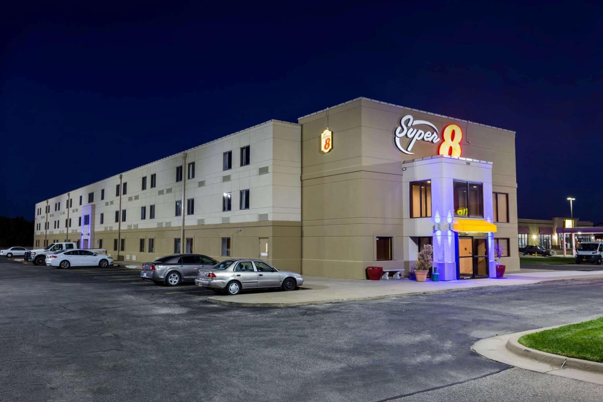 Woodland Inn and Suites Extended Stay featured exterior or lobby in Wichita, KS — similar hotel