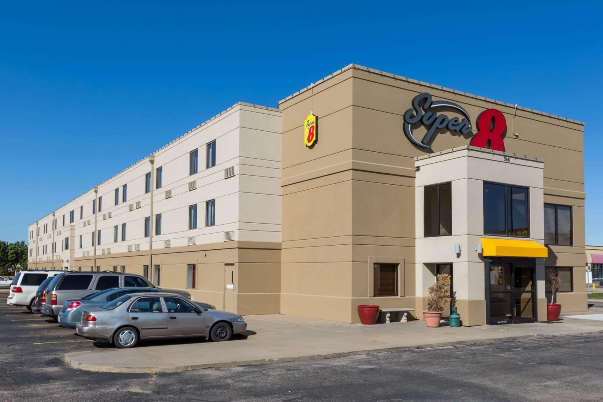 Woodland Inn and Suites Extended Stay interior in Wichita, KS — gallery photo 2