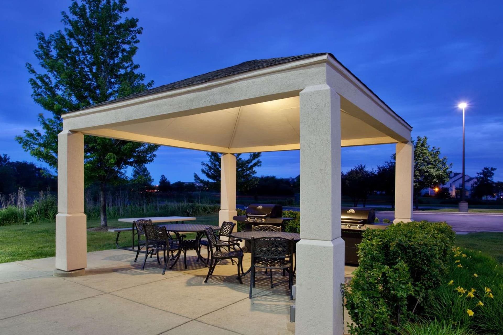 Sonesta Simply Suites Chicago Waukegan gallery photo in Waukegan, IL — image 24