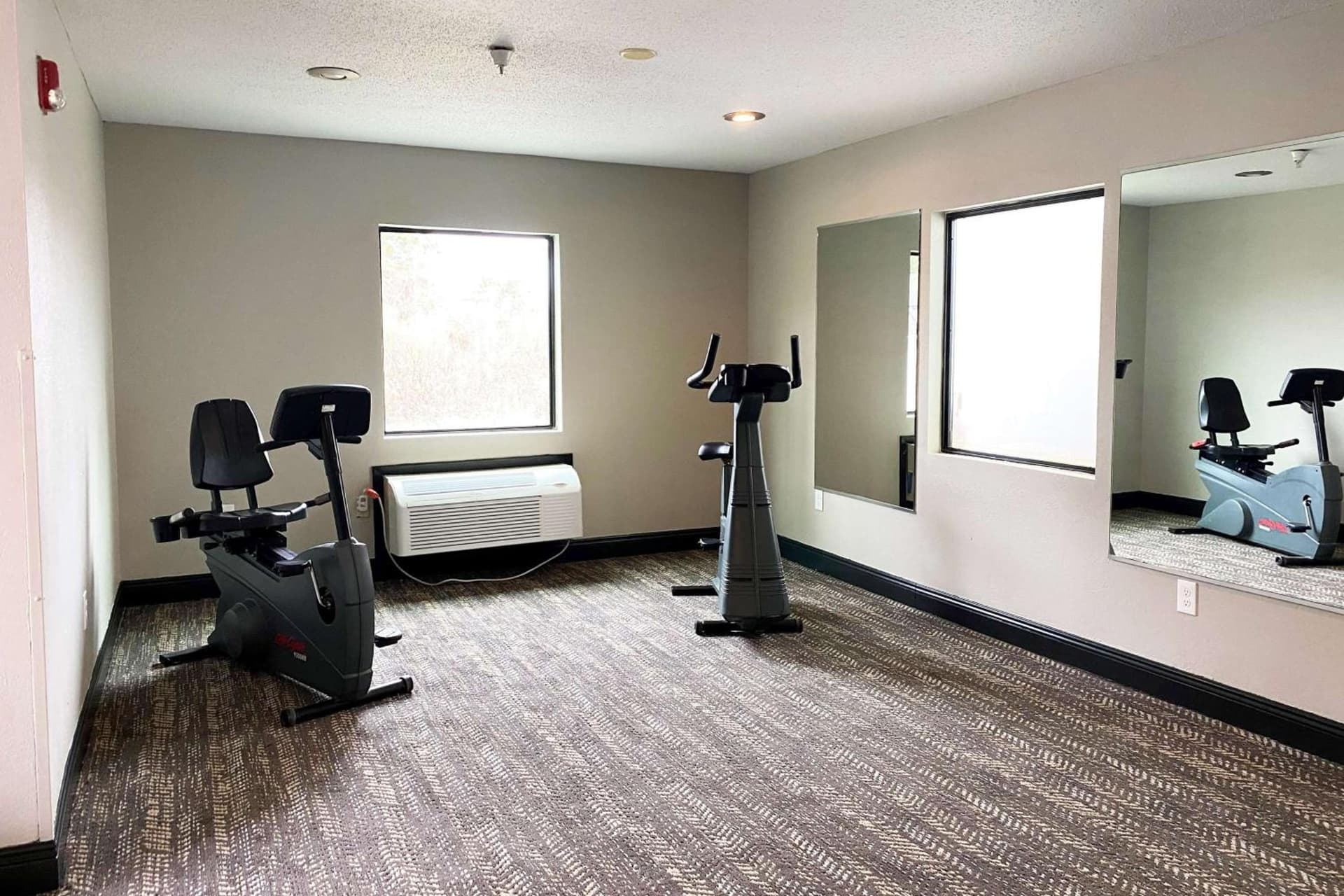 Wingate by Wyndham Biloxi - Ocean Springs interior in Biloxi, MS — gallery photo 2