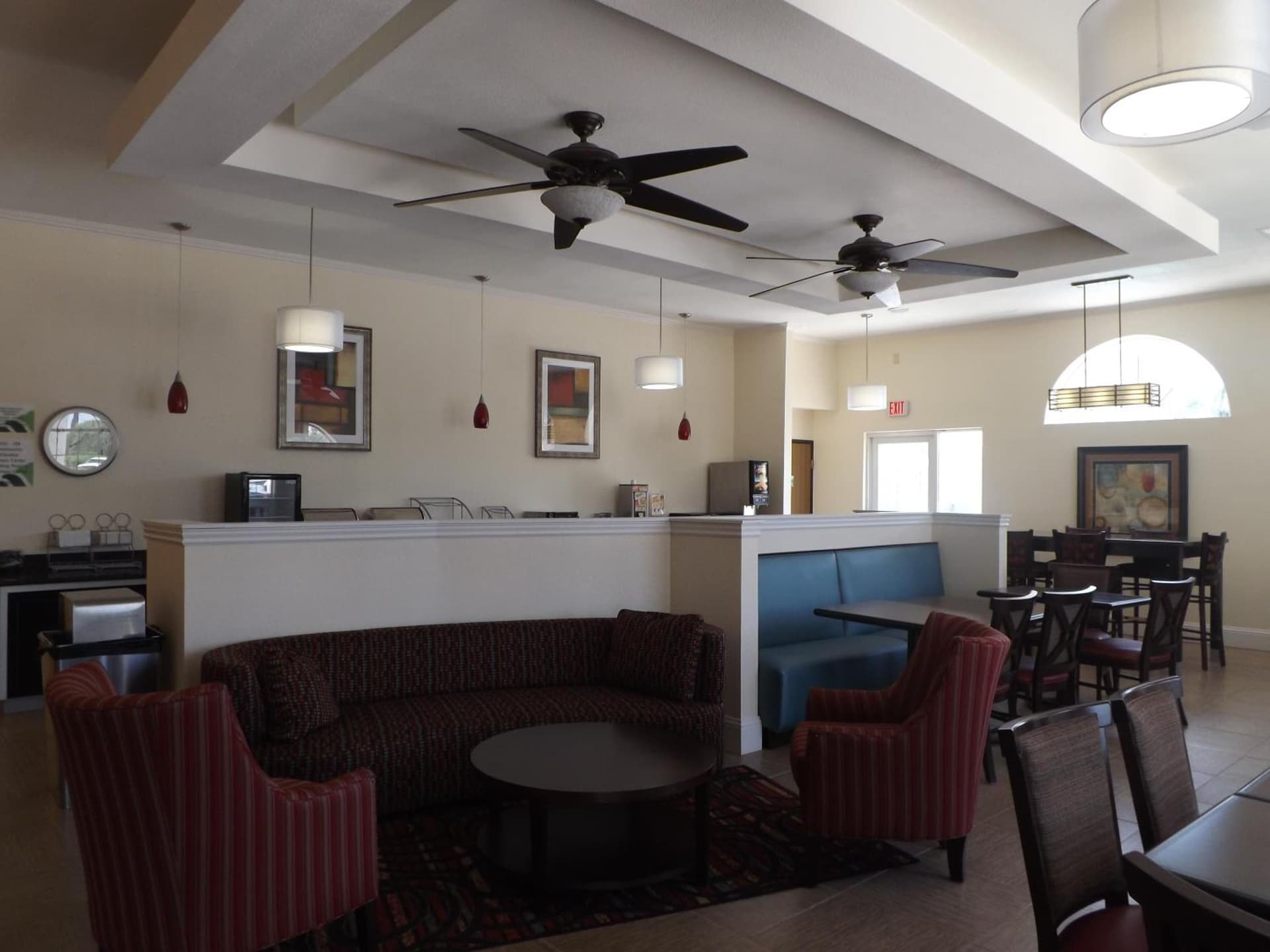 Wingate by Wyndham San Marcos interior in San Marcos, TX — gallery photo 2