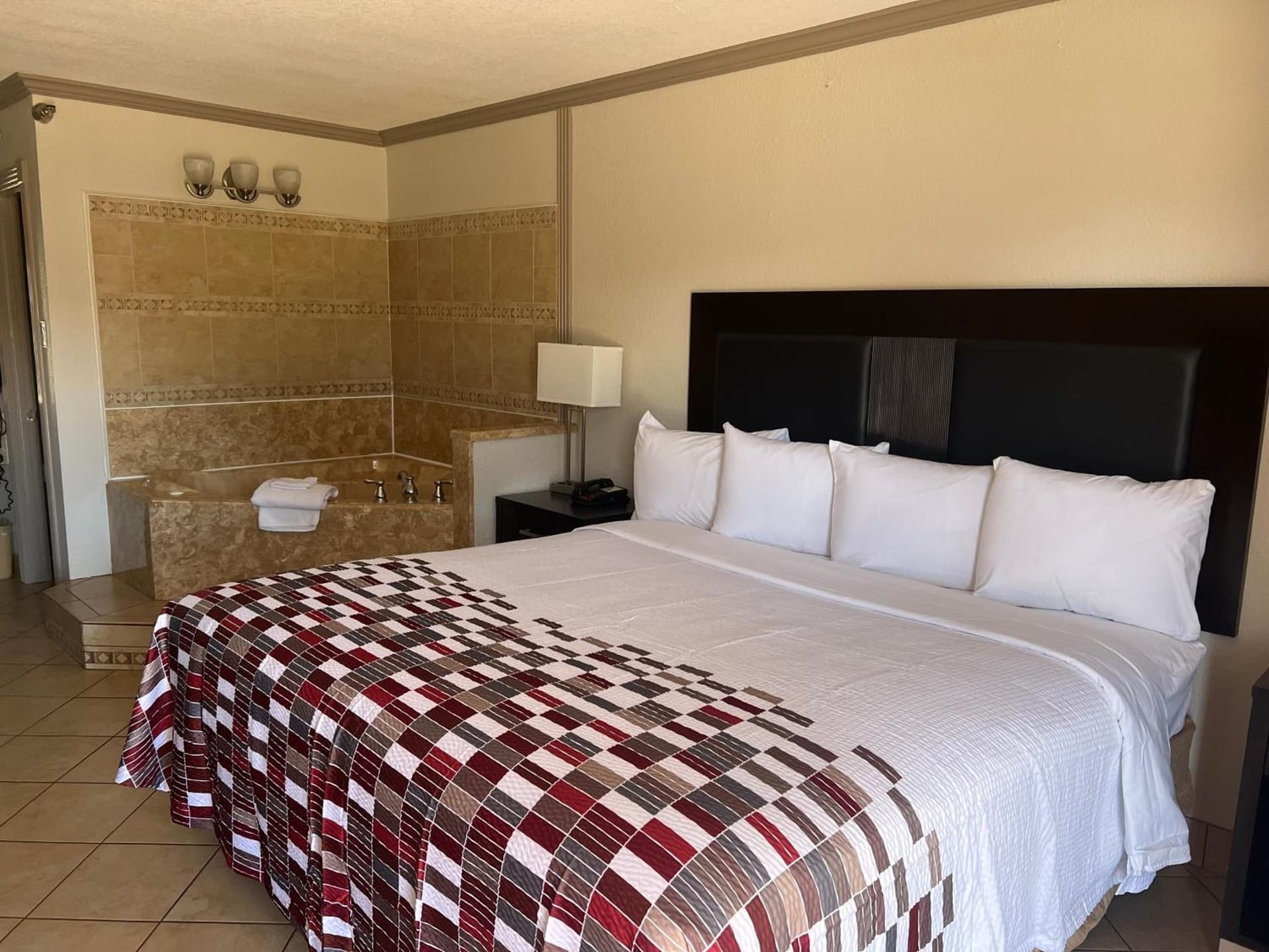 Red Roof Inn College Station gallery photo in College Station, TX — image 4