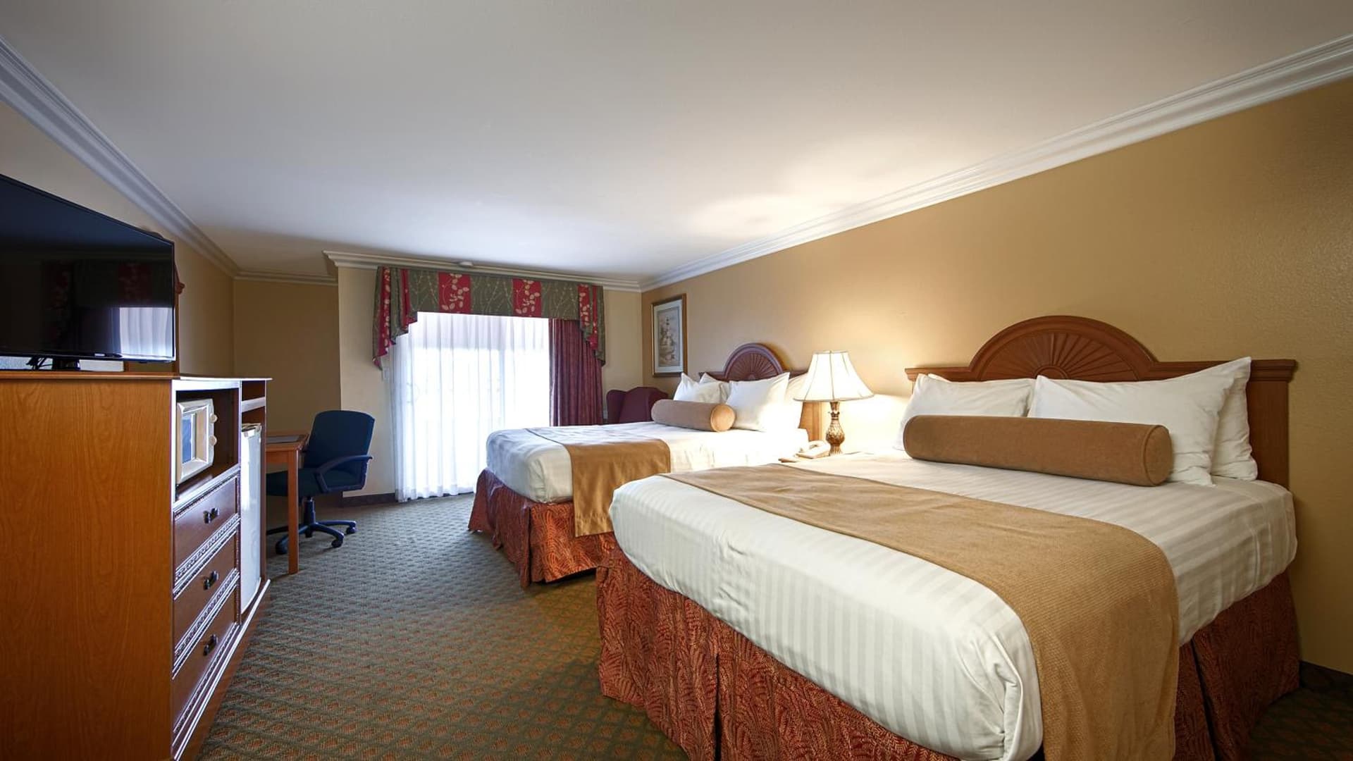 Best Western Harbour Inn & Suites Huntington - Sunset Beach gallery photo in Huntington Beach, CA — image 15