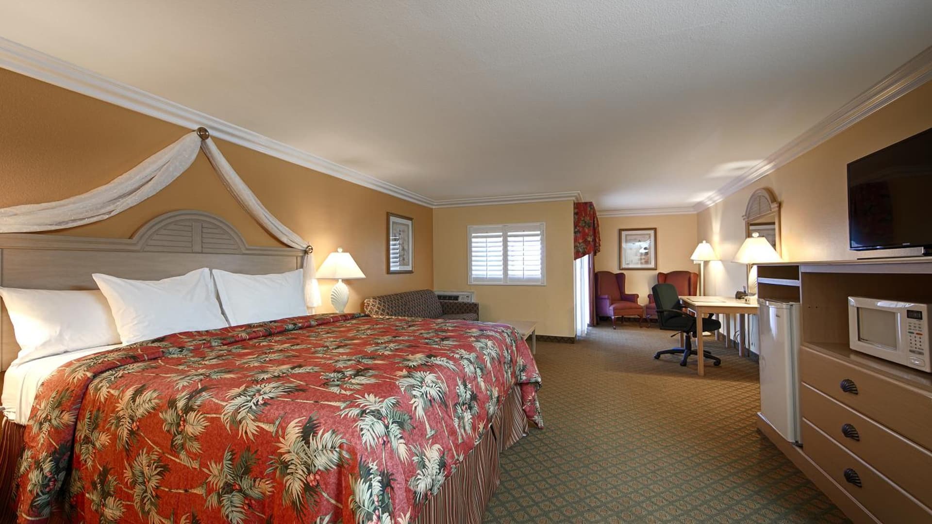 Best Western Harbour Inn & Suites Huntington - Sunset Beach gallery photo in Huntington Beach, CA — image 24