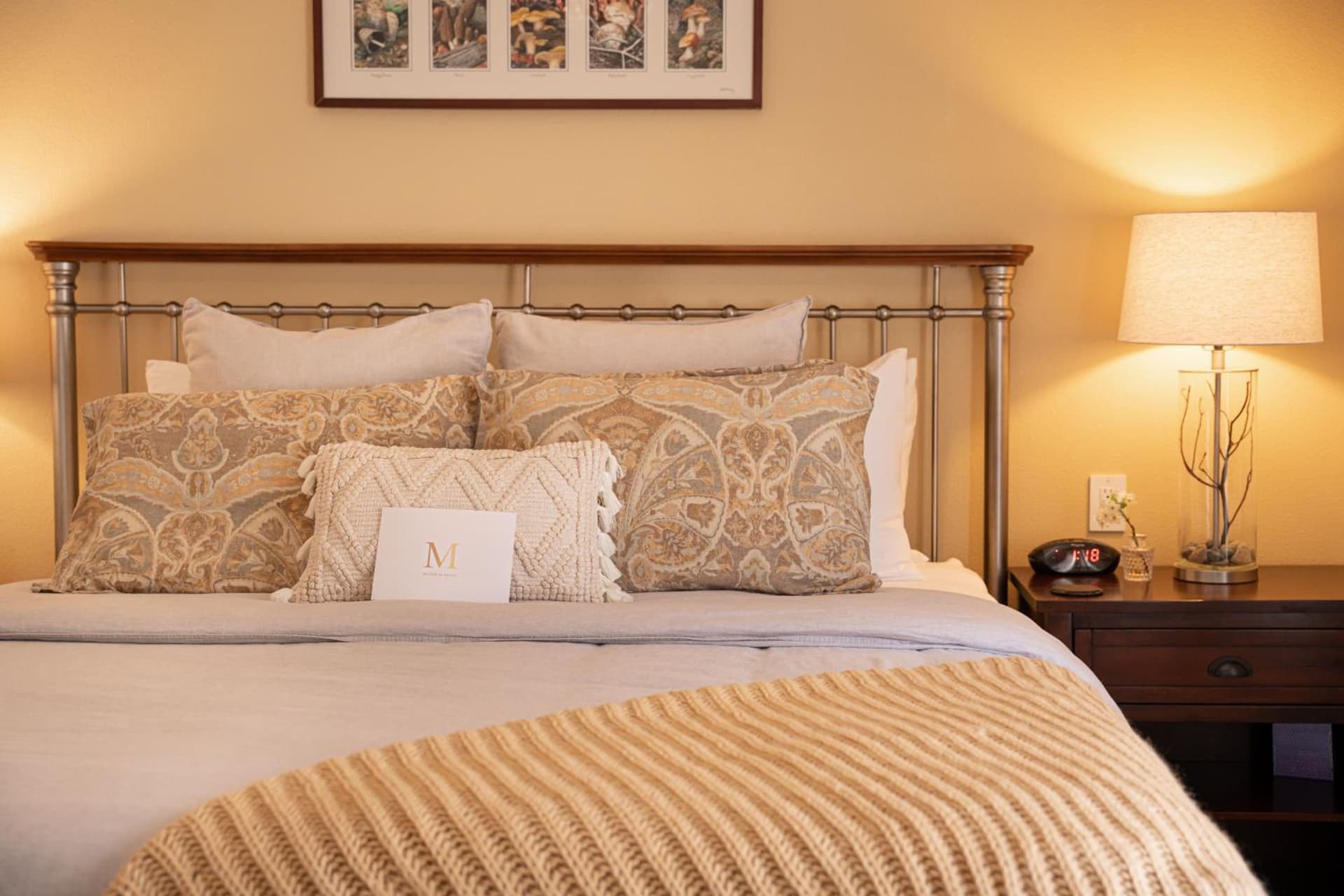 Mossbrae Hotel interior in Dunsmuir, CA — gallery photo 2