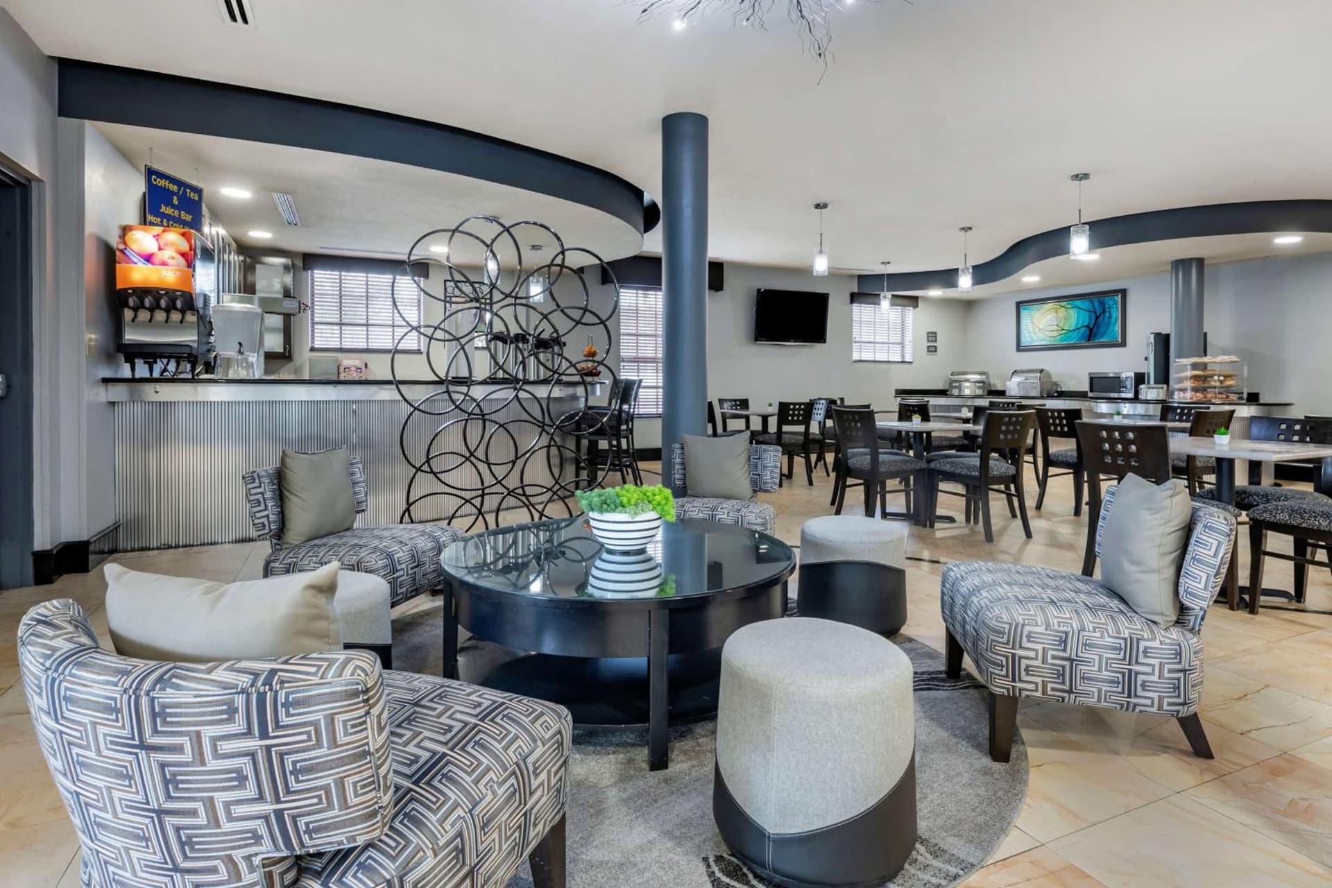 Best Western Plus Bradenton Gateway Hotel interior in Bradenton, FL — gallery photo 2