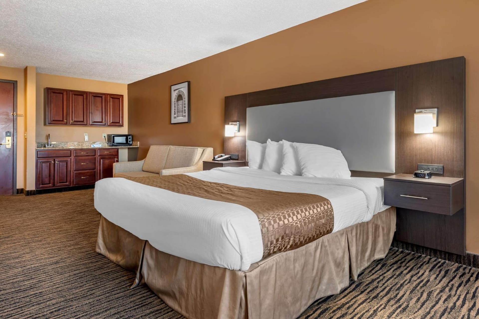 Best Western the Inn at the Fairgrounds property views in Syracuse, NY — gallery photo 3