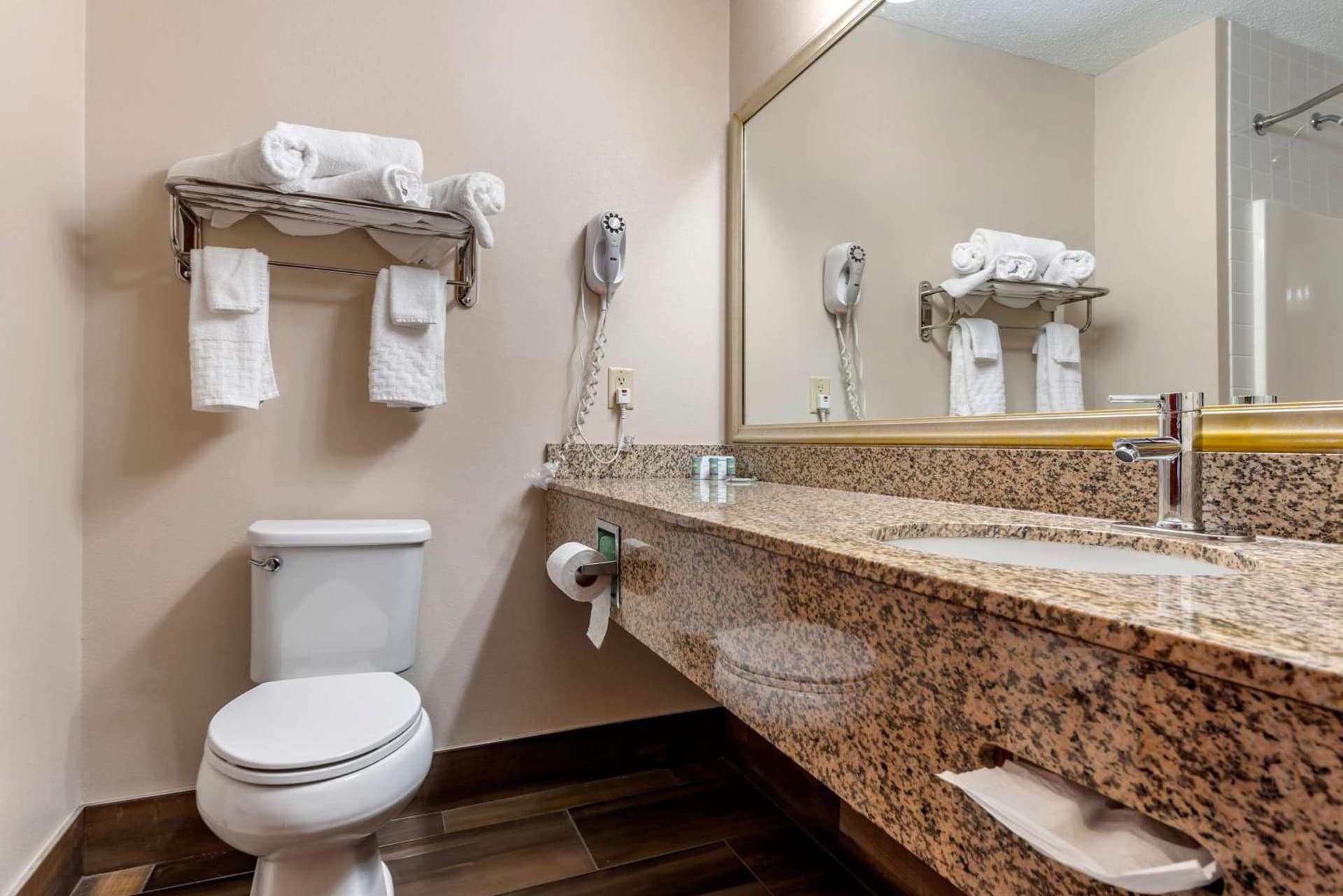 Best Western the Inn at the Fairgrounds gallery photo in Syracuse, NY — image 7