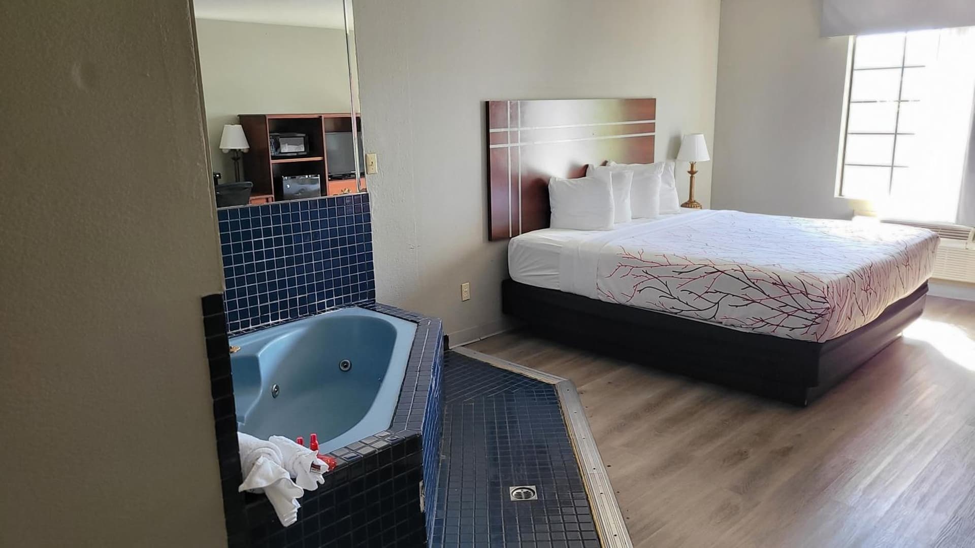 Rancho San Diego Inn & Suites gallery photo in El Cajon, CA — image 12