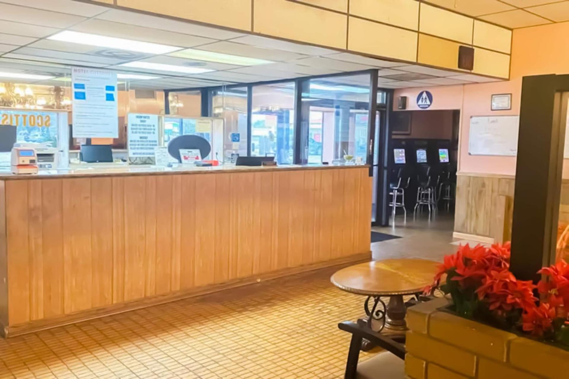 OYO Hotel Alice TX Hwy 281 West interior in Alice, TX — gallery photo 2