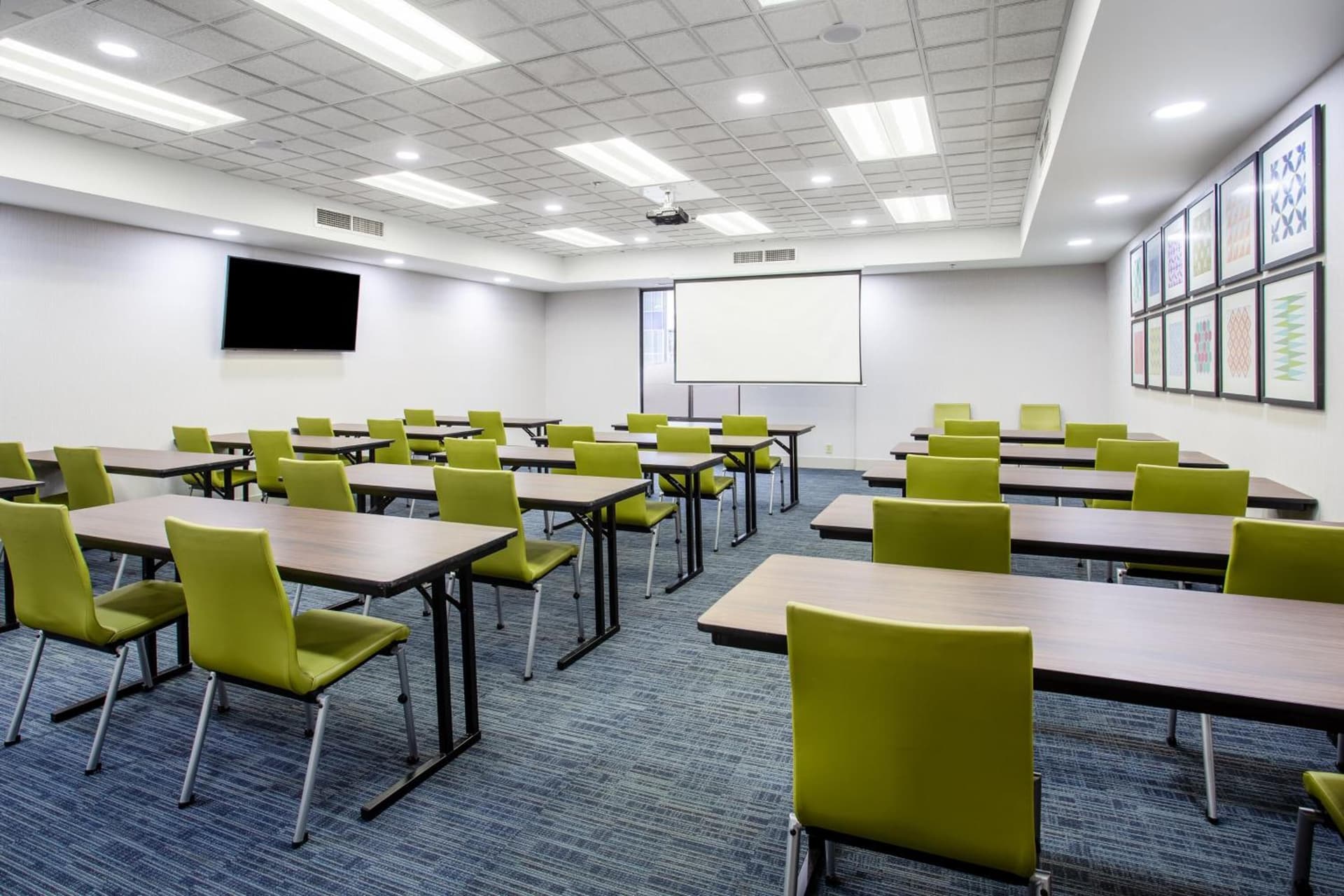 Holiday Inn Express Hotel & Suites Fort Wayne by IHG gallery photo in Fort Wayne, IN — image 25