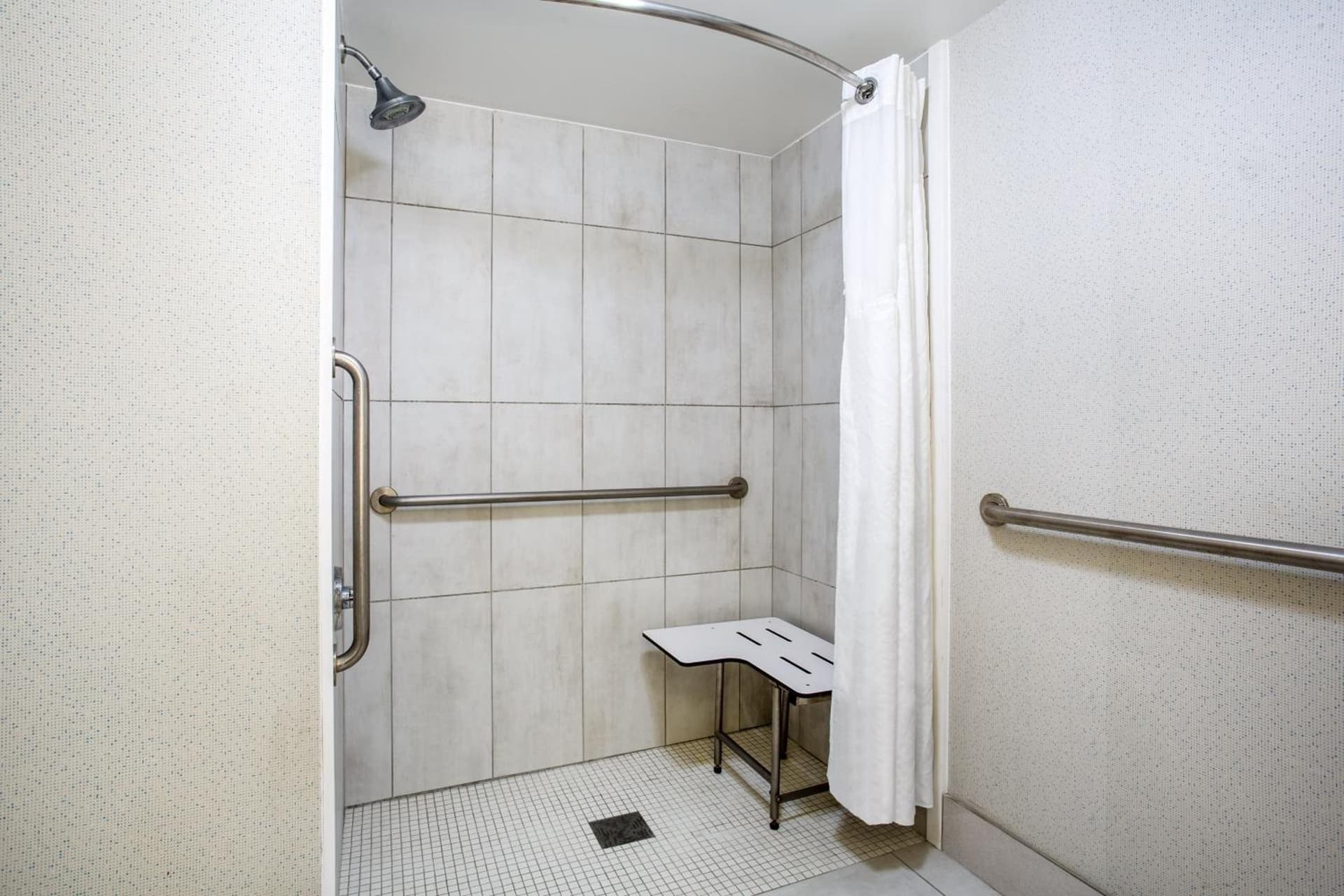 Holiday Inn Express Hotel & Suites Fort Wayne by IHG gallery photo in Fort Wayne, IN — image 24