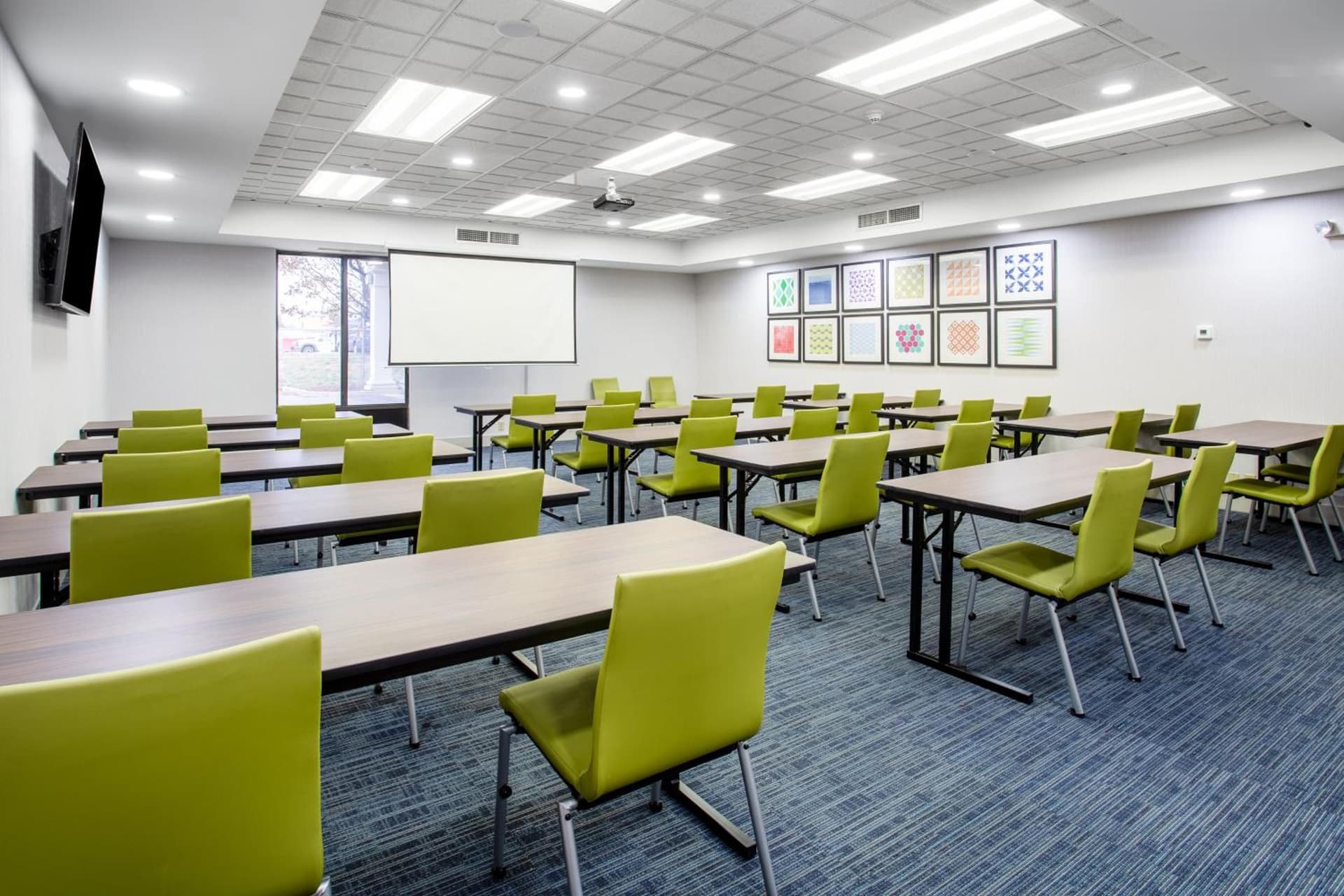 Holiday Inn Express Hotel & Suites Fort Wayne by IHG gallery photo in Fort Wayne, IN — image 37