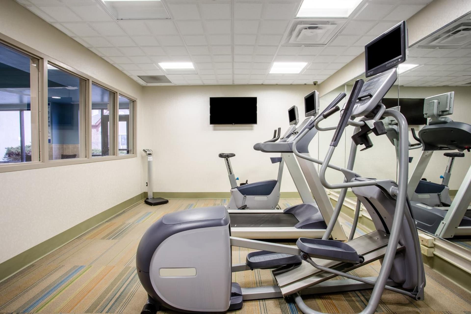 Holiday Inn Express Hotel & Suites Fort Wayne by IHG gallery photo in Fort Wayne, IN — image 14