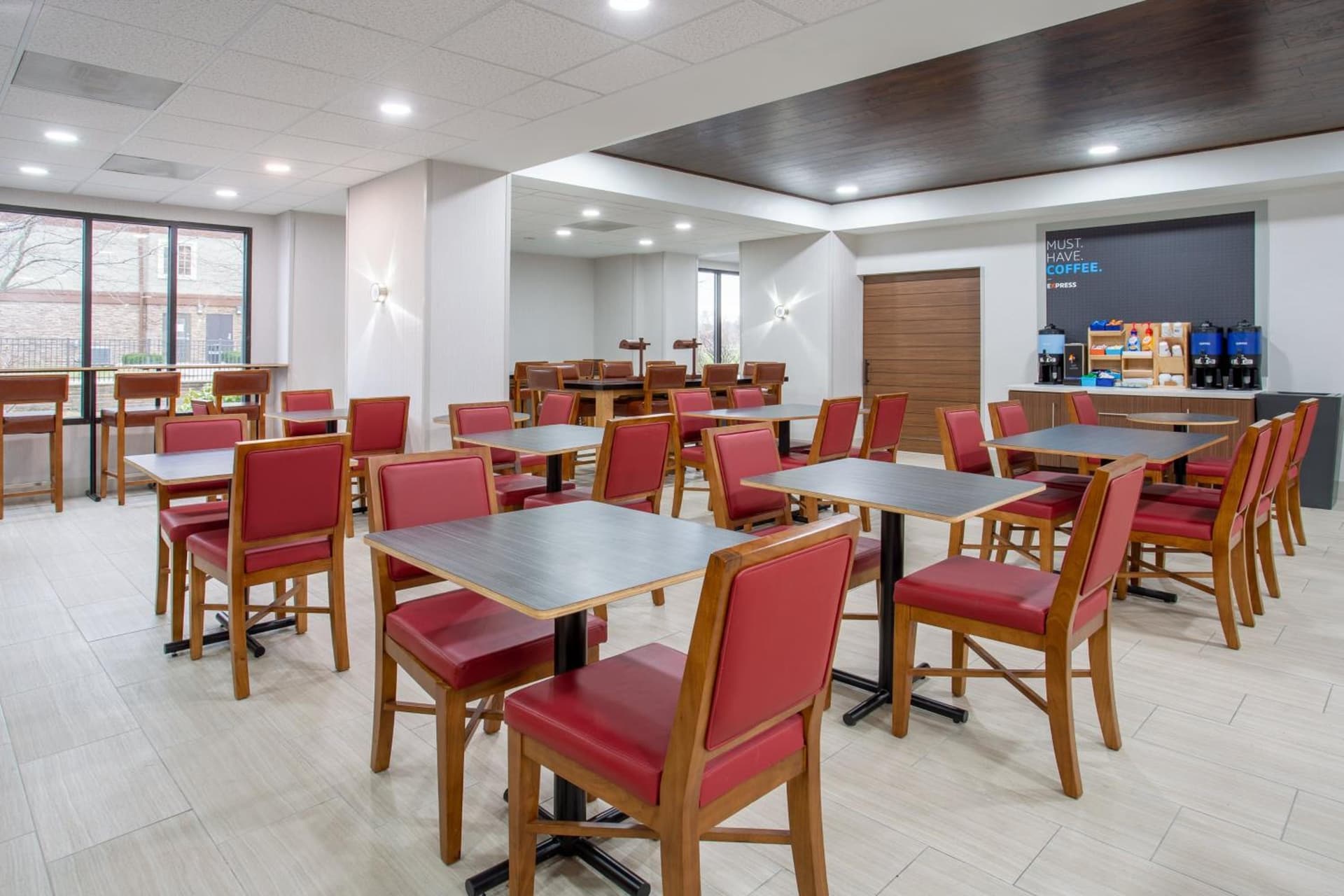 Holiday Inn Express Hotel & Suites Fort Wayne by IHG gallery photo in Fort Wayne, IN — image 33