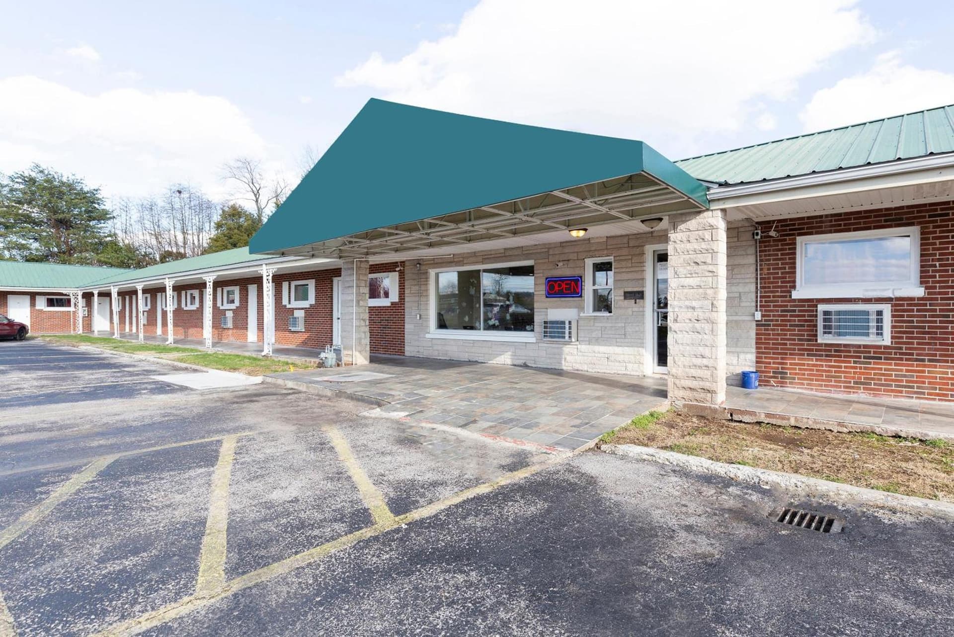 OYO Hotel Cave City KY featured exterior or lobby in Cave City, KY — similar hotel