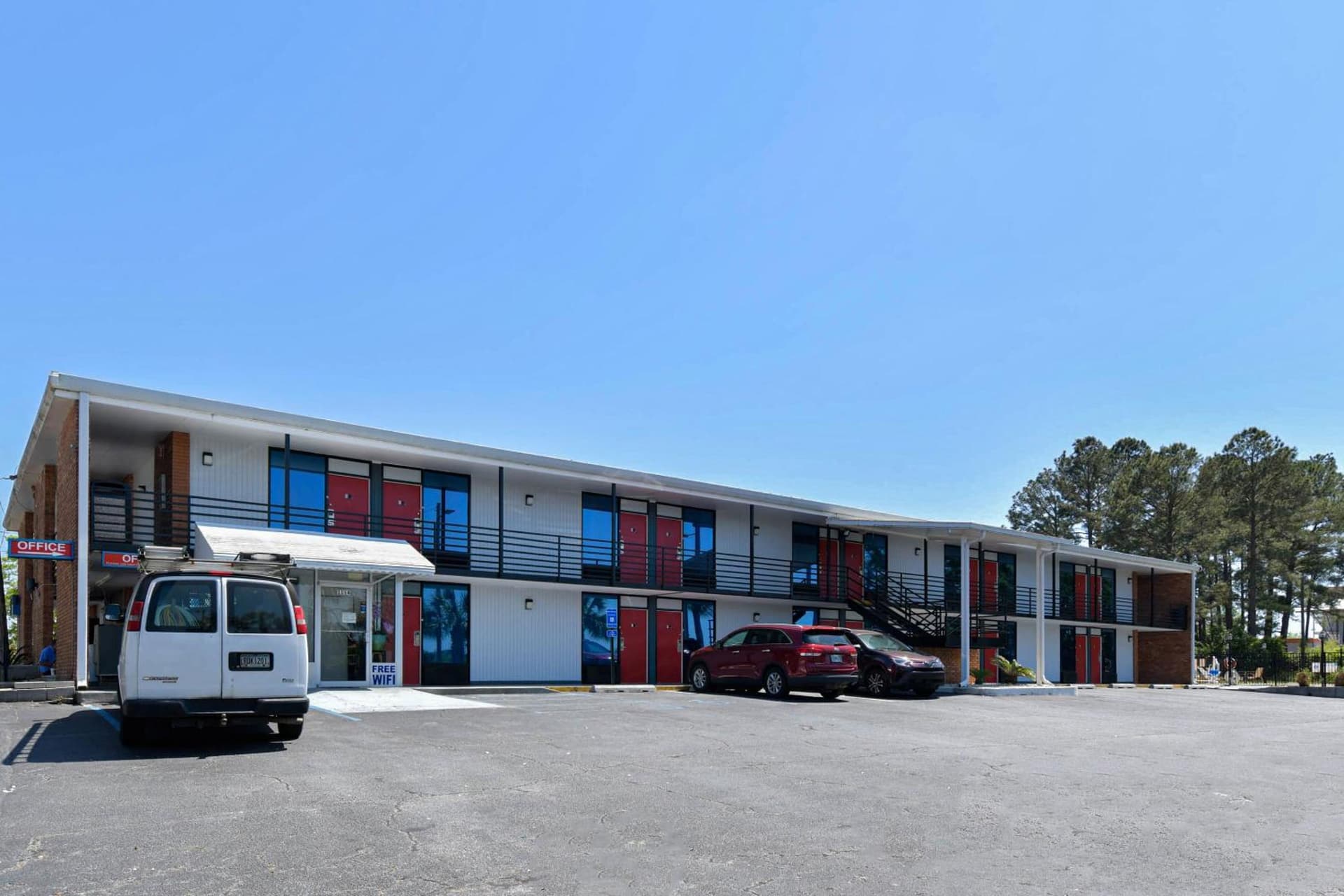 OYO Hotel Valdosta GA I-75 featured exterior or lobby in Valdosta, GA — similar hotel