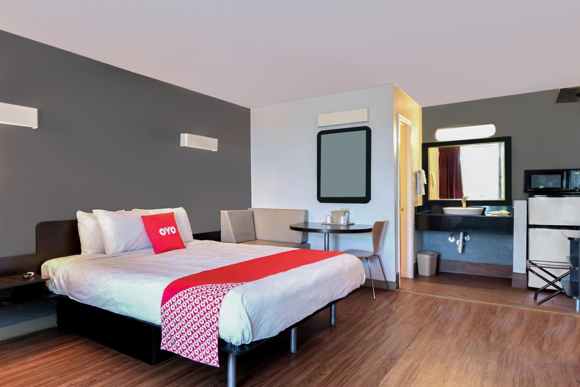 OYO Hotel Valdosta GA I-75 property views in Valdosta, GA — gallery photo 3