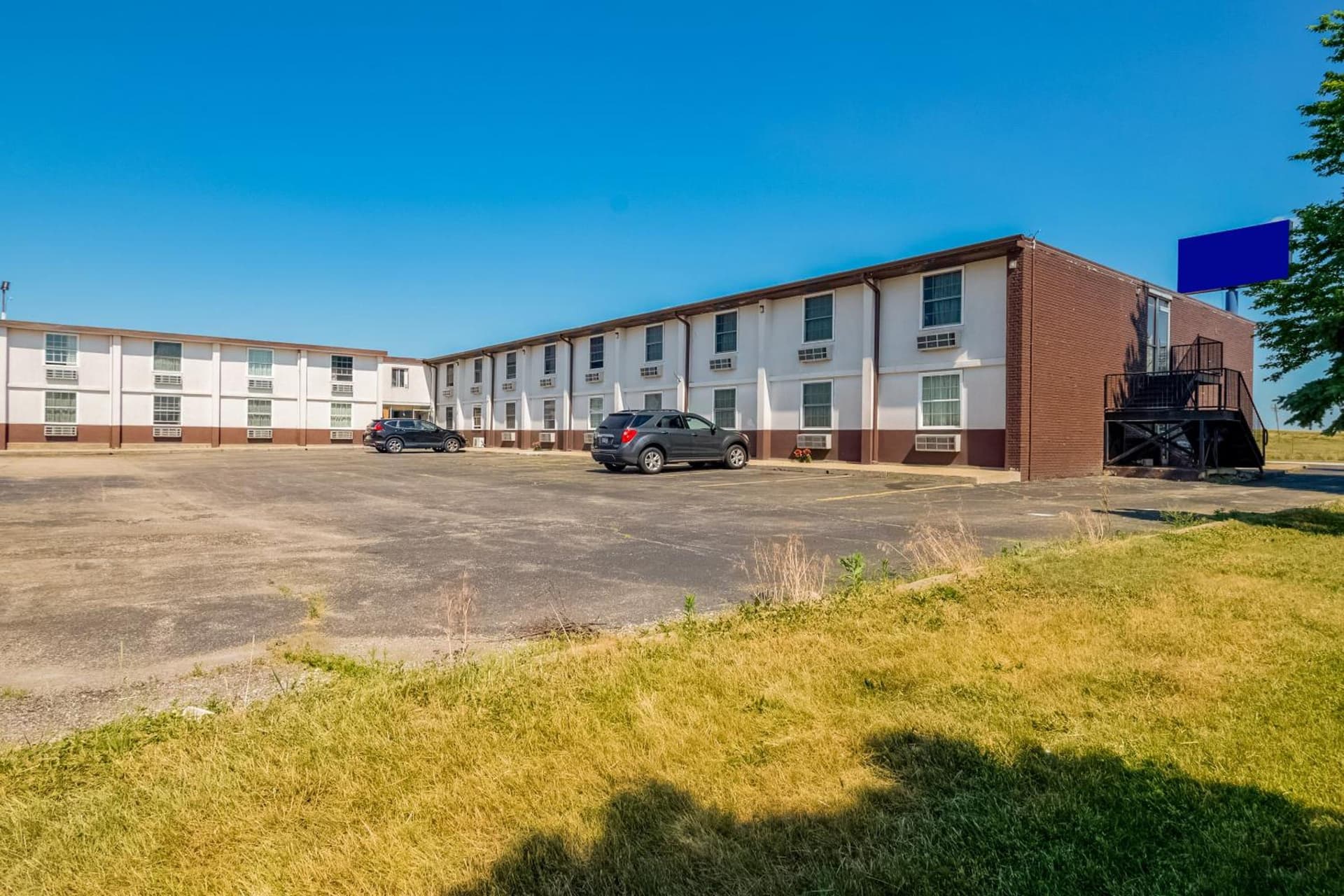 OYO Hotel Morton East Peoria I-74 property views in Morton, IL — gallery photo 3