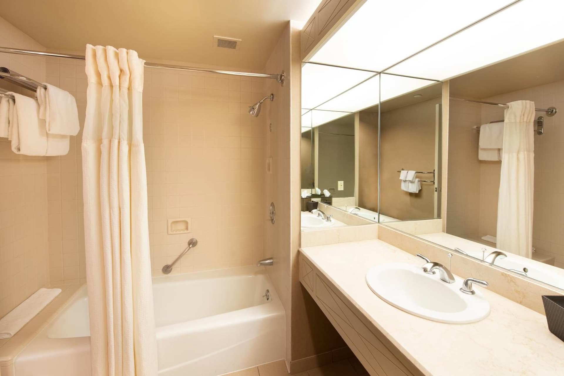 The Clyde Hotel property views in Albuquerque, NM — gallery photo 3