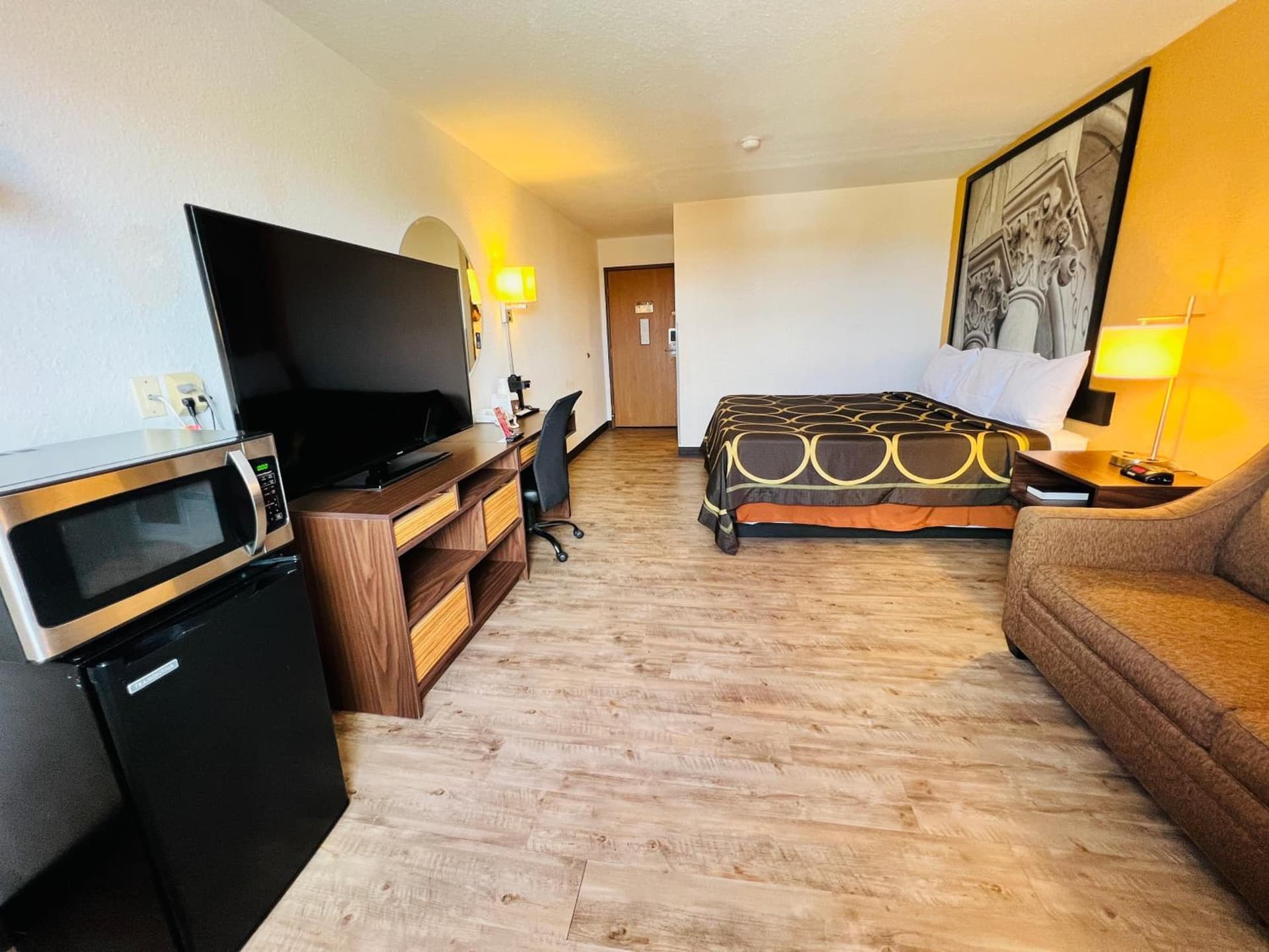 Super 8 by Wyndham Elizabethtown property views in Elizabethtown, KY — gallery photo 3