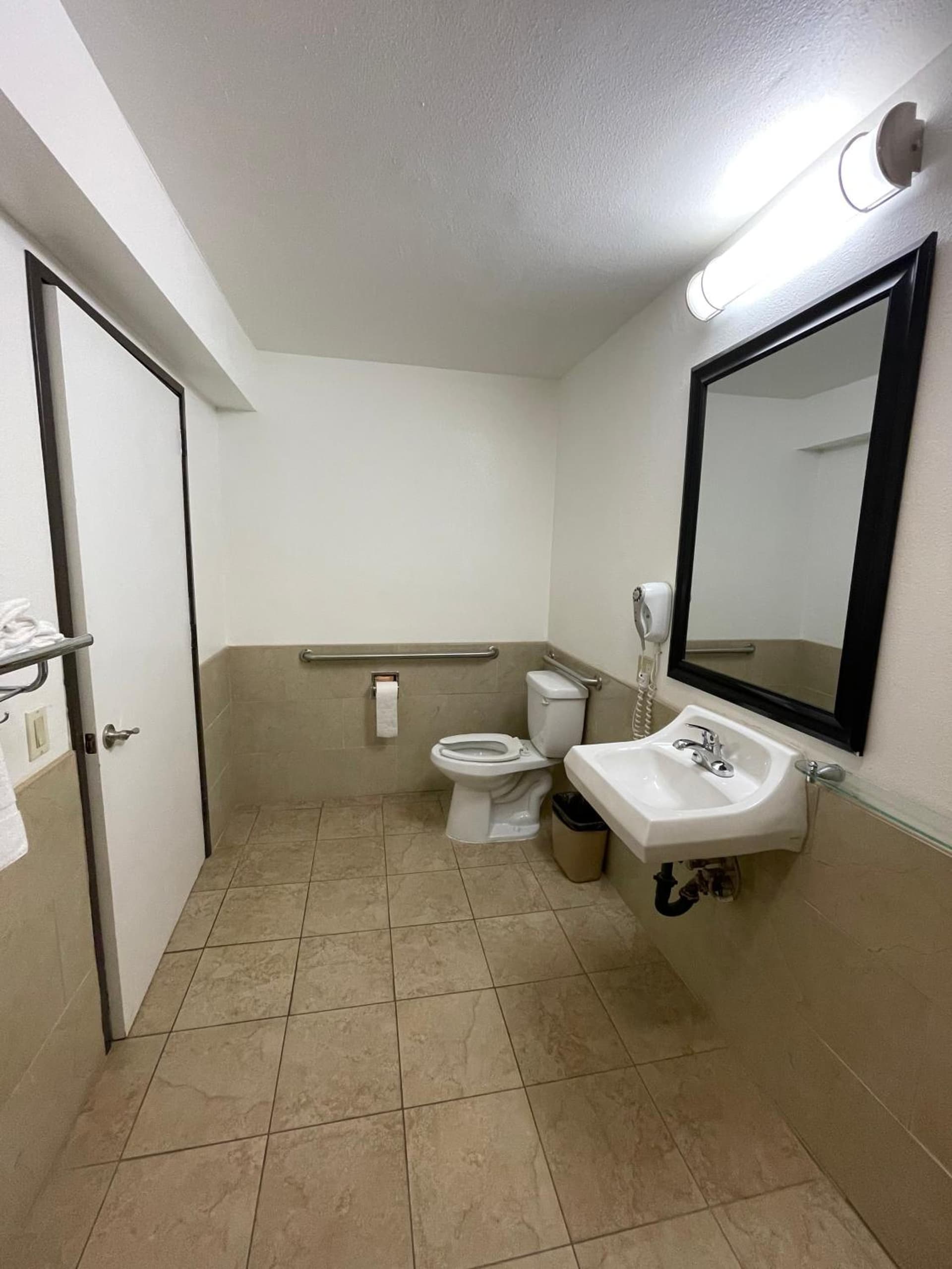 Chino Motel gallery photo in Chino, CA — image 7