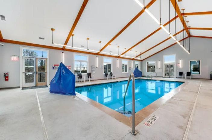 APPresSki - 5 bed Ski in Ski out - 50 Steps to Ski Sugar Mountain Slopes interior in Sugar Mountain, NC — gallery photo 2
