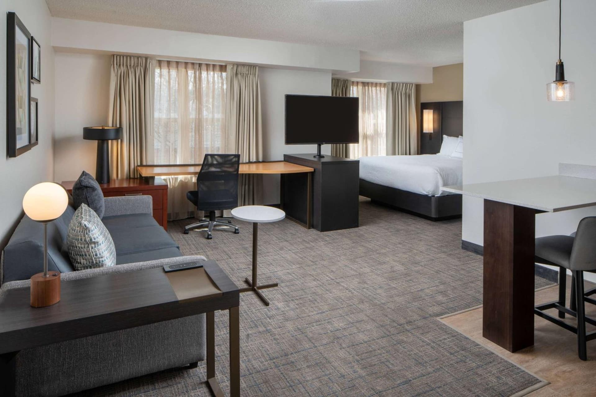 Sonesta ES Suites Fairfax Fair Lakes interior in Fairfax, VA — gallery photo 2
