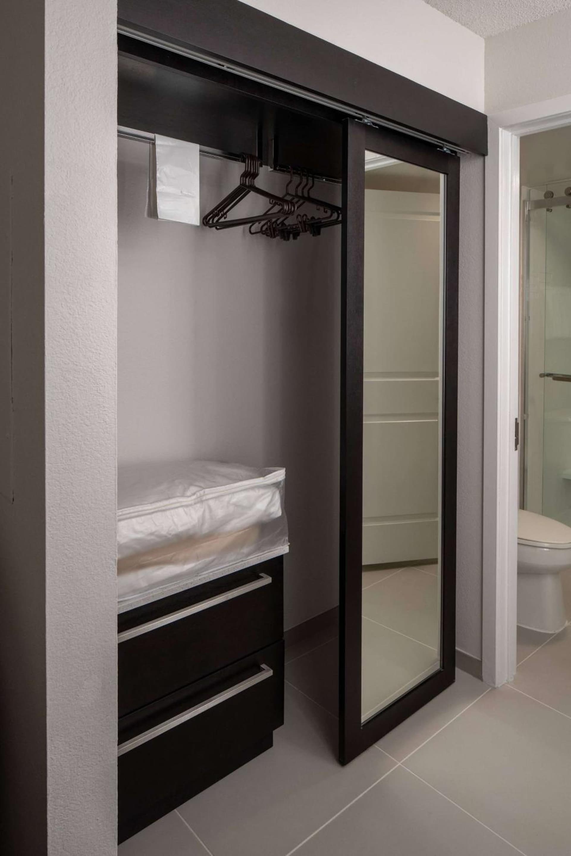 Sonesta ES Suites Fairfax Fair Lakes gallery photo in Fairfax, VA — image 10