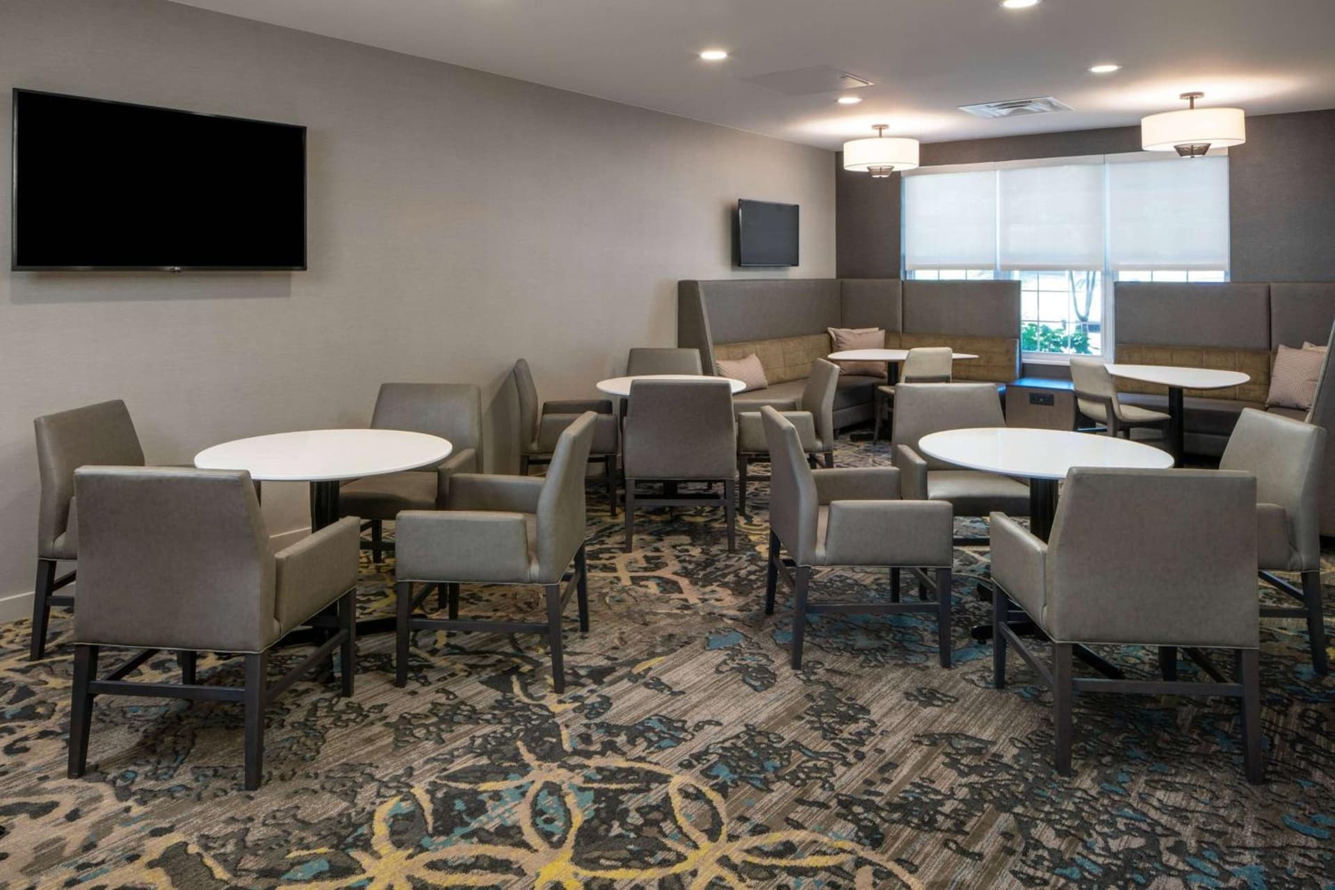 Sonesta ES Suites Fairfax Fair Lakes property views in Fairfax, VA — gallery photo 3