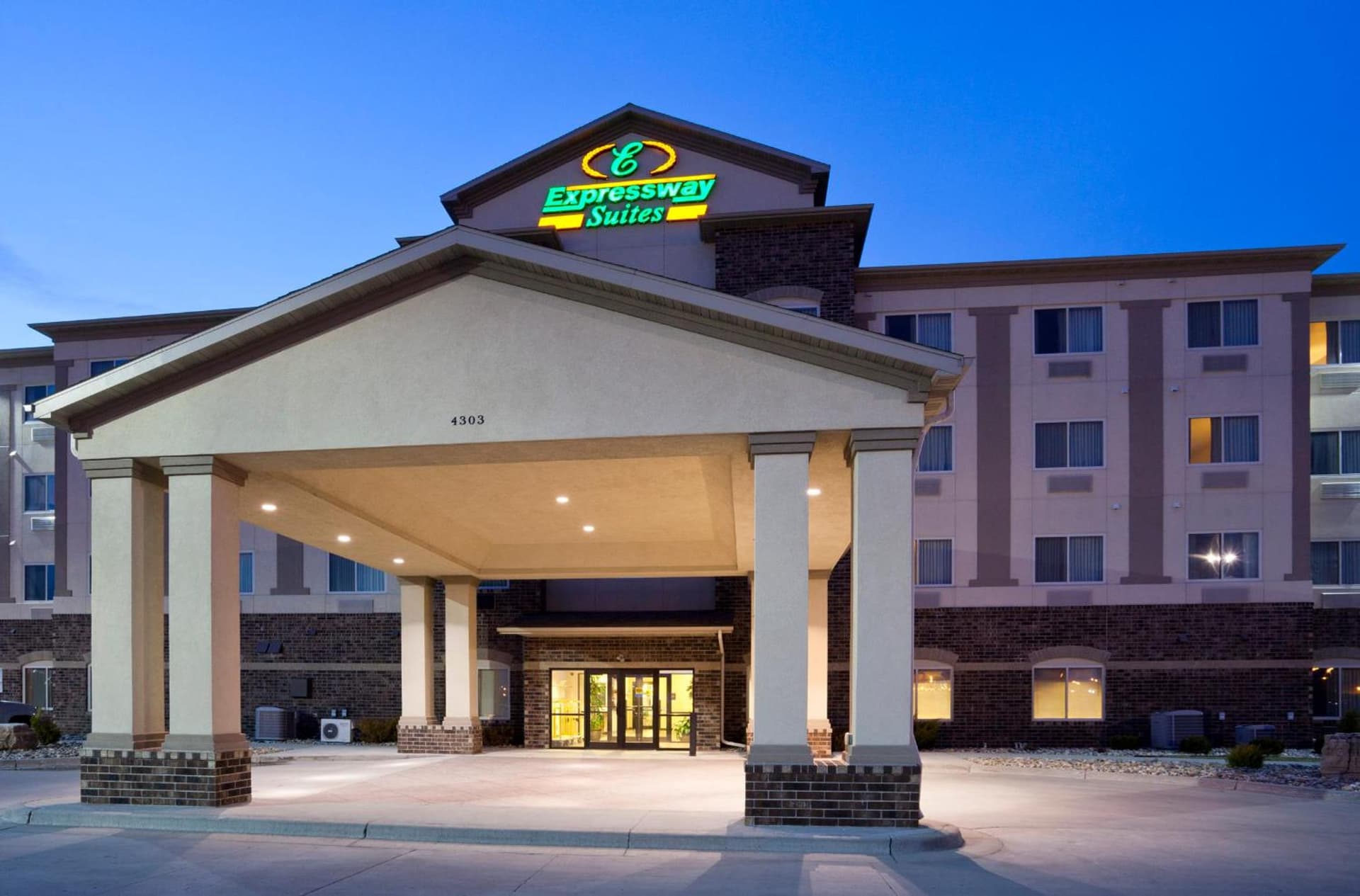 Expressway Suites Fargo — hotel in Fargo, North Dakota