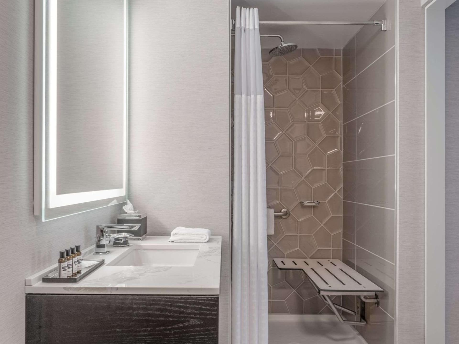 Hyatt Regency Deerfield interior in Deerfield, IL — gallery photo 2