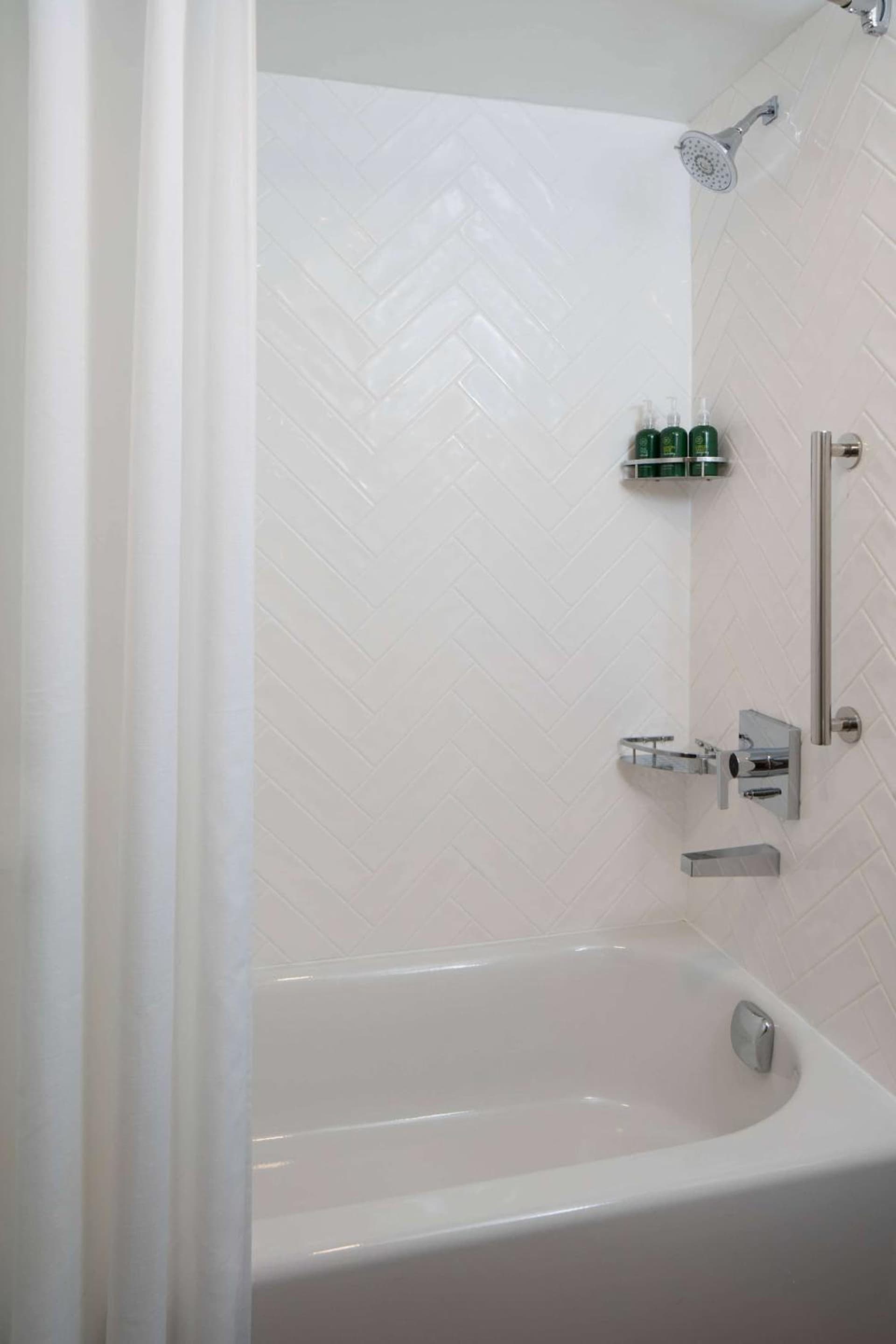Sonesta Simply Suites Falls Church interior in Falls Church, VA — gallery photo 2