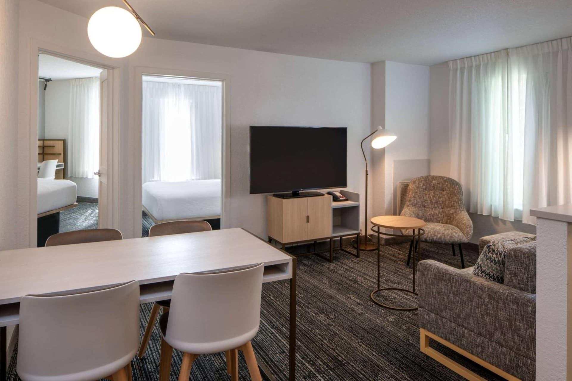 Sonesta Simply Suites Falls Church property views in Falls Church, VA — gallery photo 3
