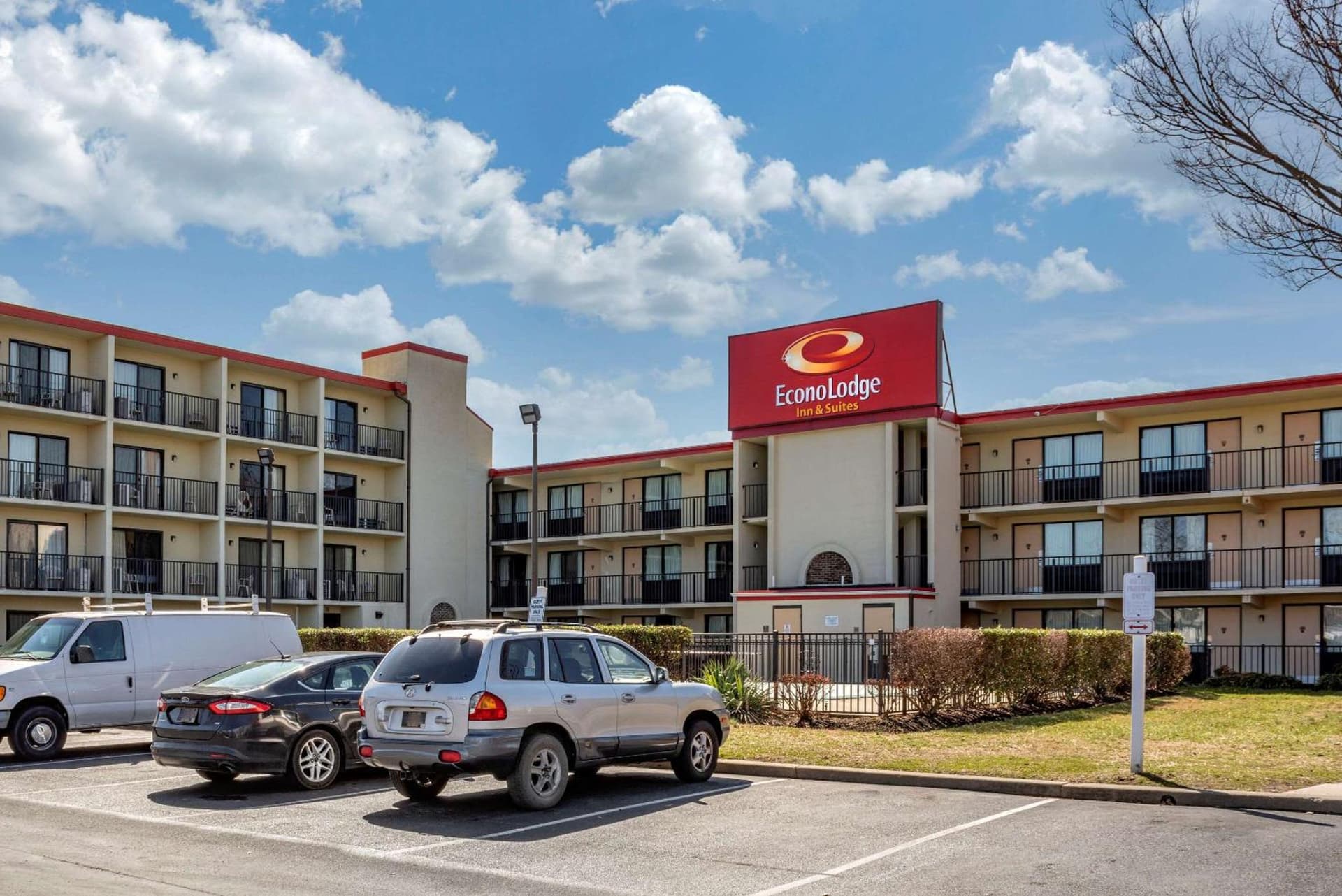 Econo Lodge Inn & Suites Rehoboth Beach interior in Rehoboth Beach, DE — gallery photo 2