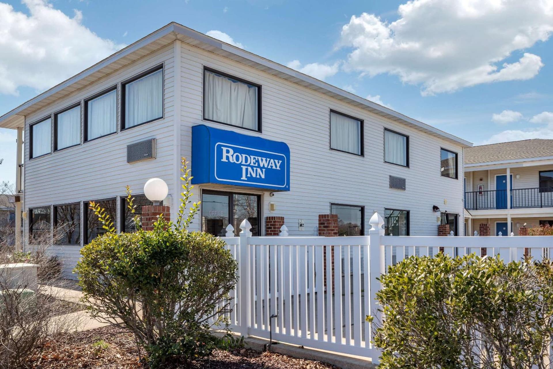 Rodeway Inn & Suites Rehoboth Beach — hotel in Rehoboth Beach, Delaware