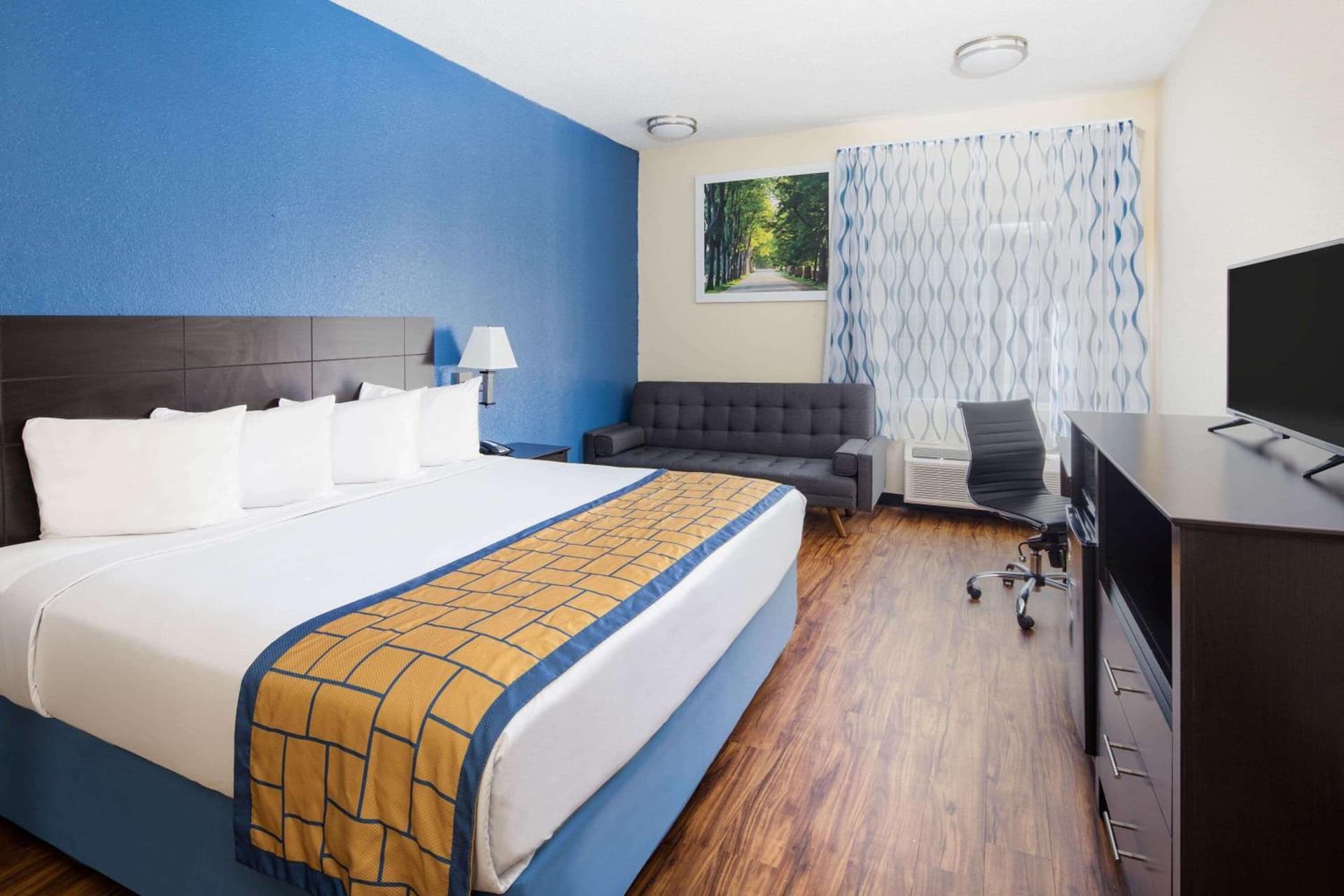 Days Inn by Wyndham Macon I-75 North property views in Macon, GA — gallery photo 3