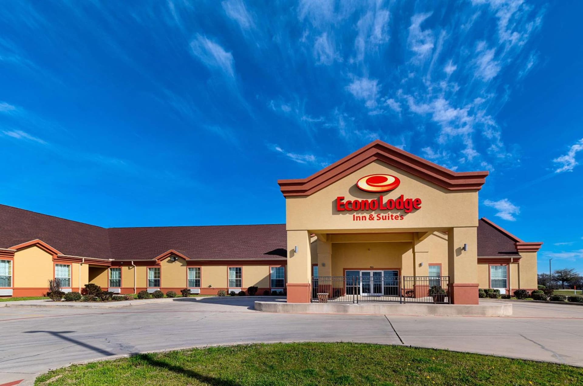 Econo Lodge Inn & Suites Bridgeport property views in Bridgeport, TX — gallery photo 3
