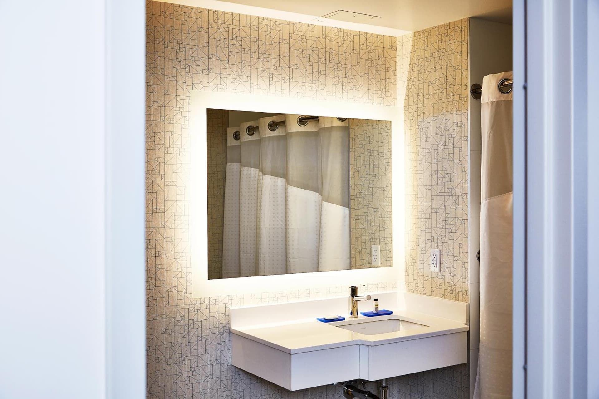 Holiday Inn Express - NYC Brooklyn - Sunset Park by IHG gallery photo in Brooklyn, NY — image 17