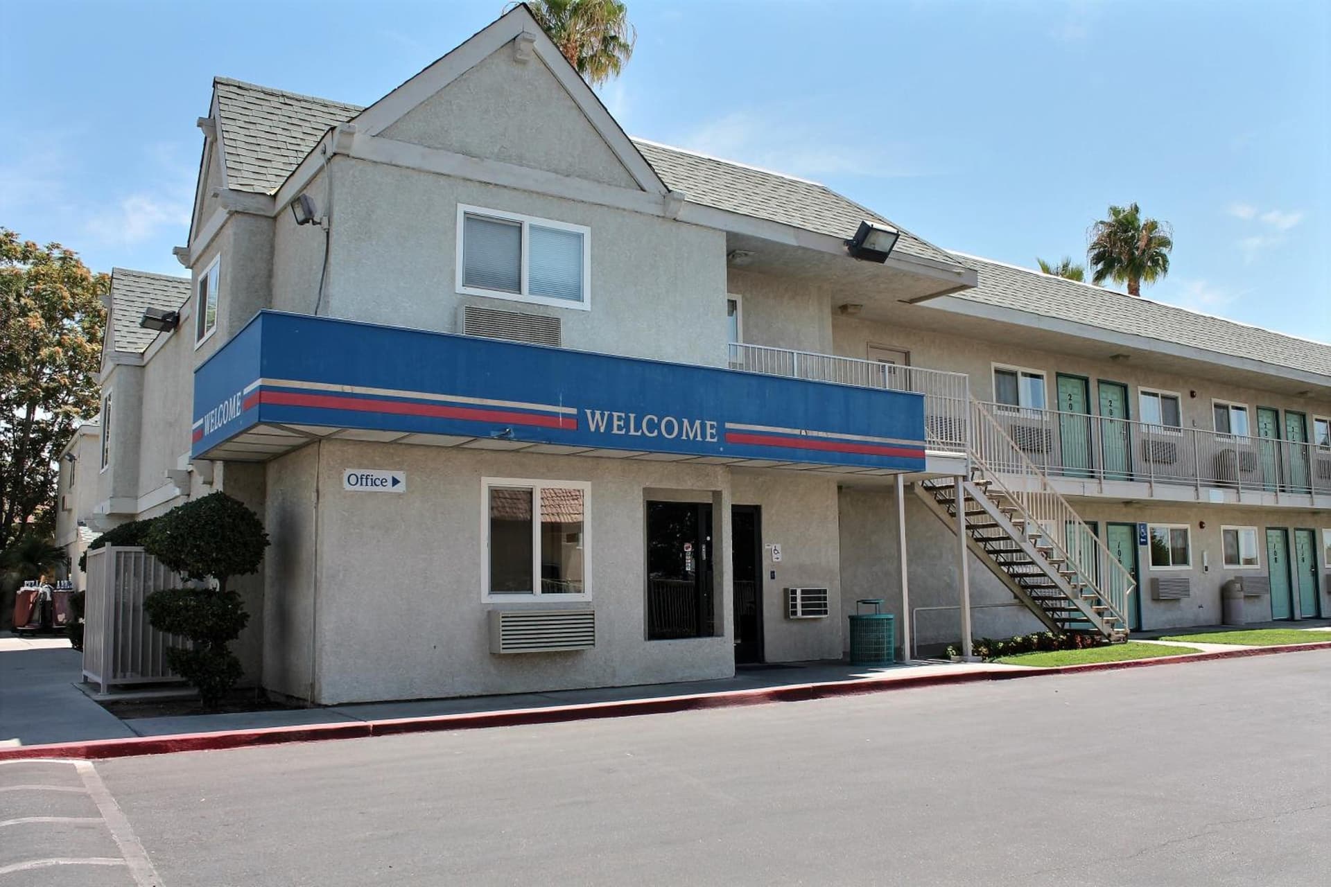 Motel 6-Bakersfield, CA - East interior in Bakersfield, CA — gallery photo 2