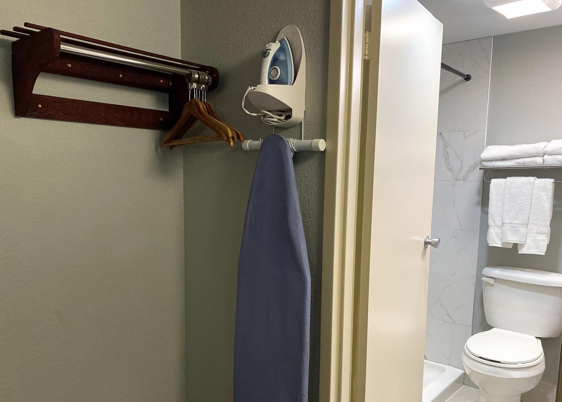 Travelodge by Wyndham Bloomington gallery photo in Bloomington, IN — image 40