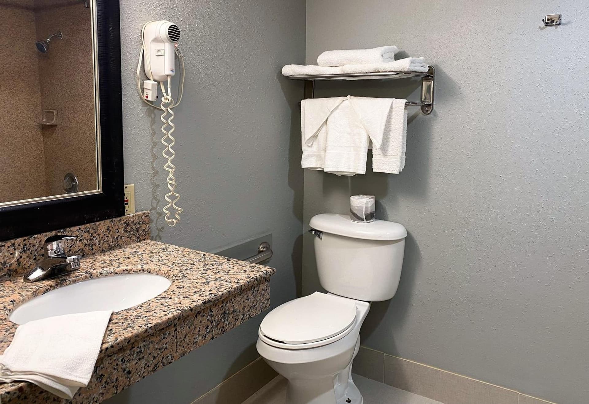 Travelodge by Wyndham Bloomington gallery photo in Bloomington, IN — image 30