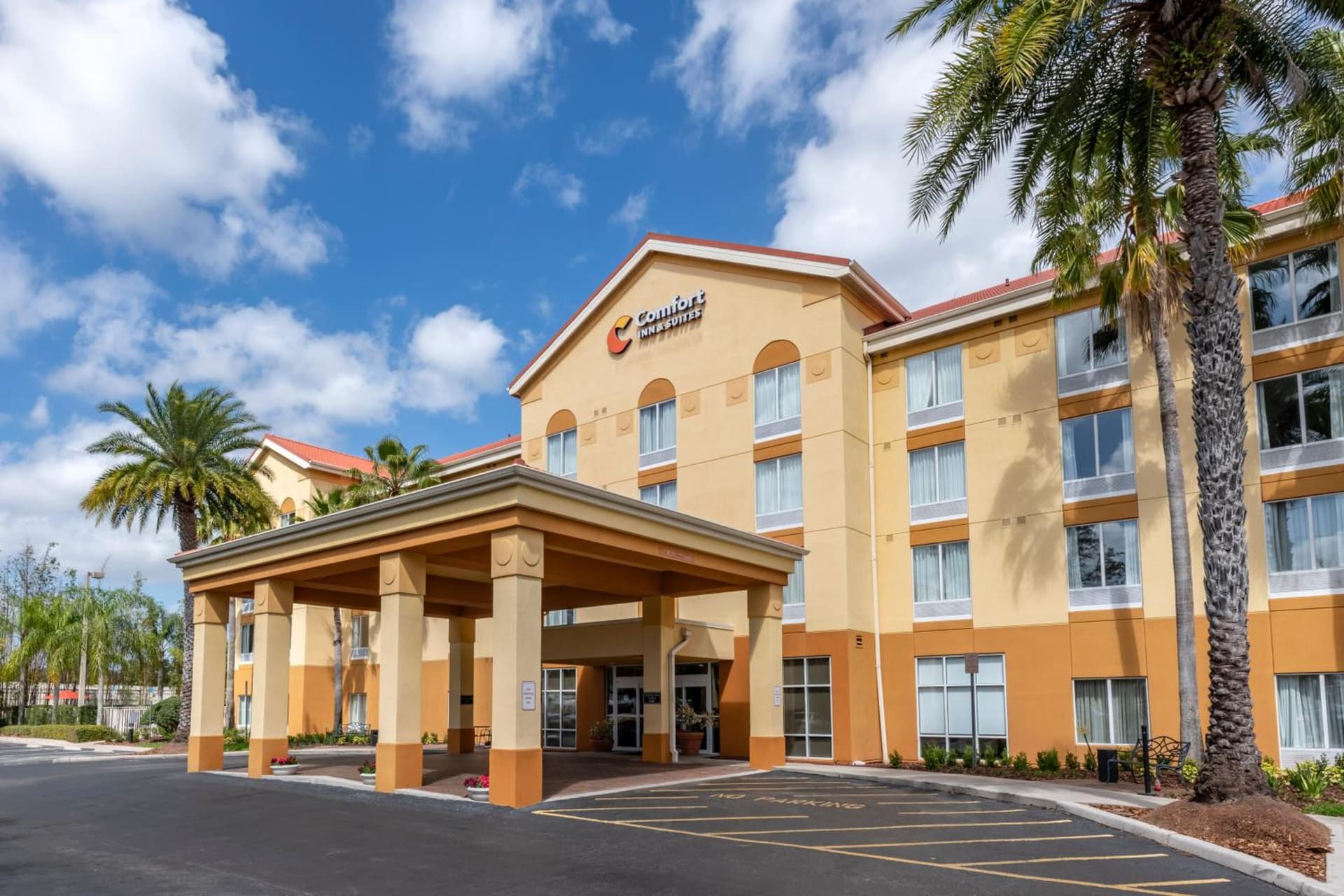 Comfort Inn & Suites Orlando North property views in Sanford, FL — gallery photo 3