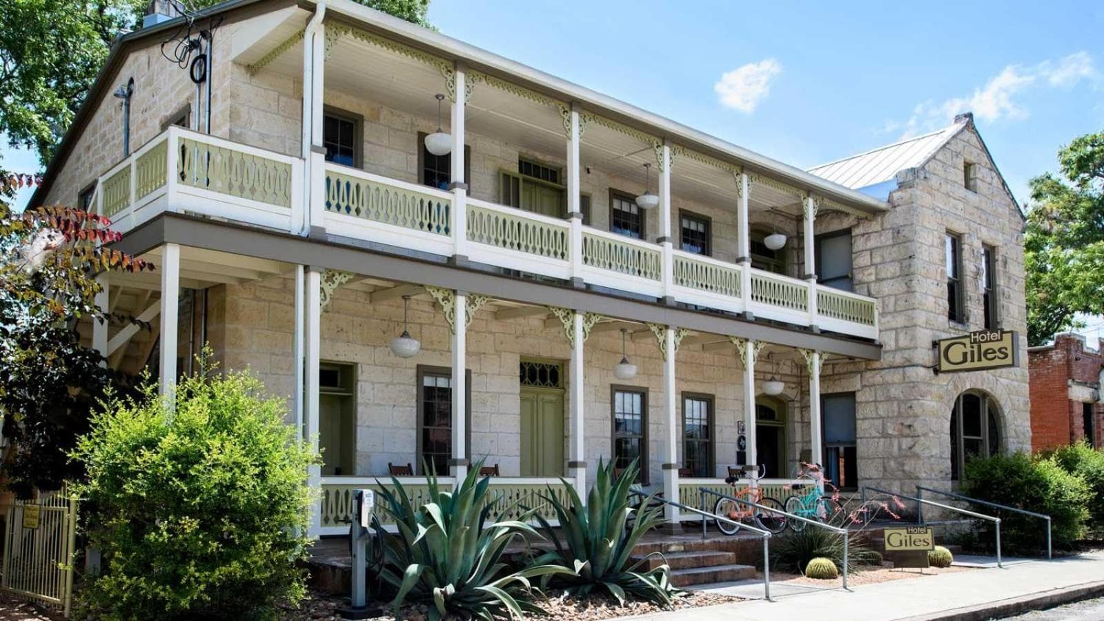 Hotel Giles interior in Comfort, TX — gallery photo 2